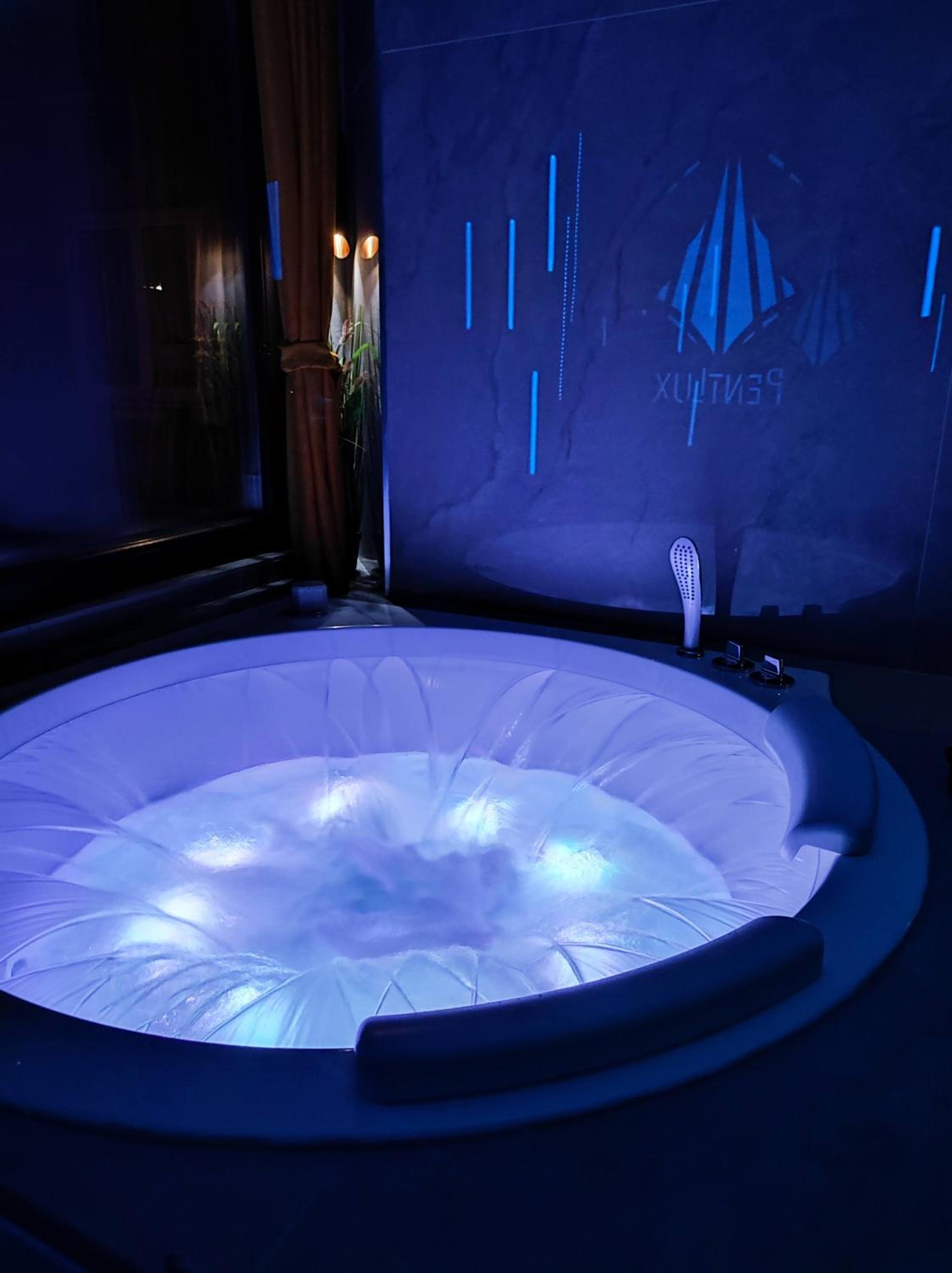 PentLux - SPA Penthouse in the heart of Skopje view 3