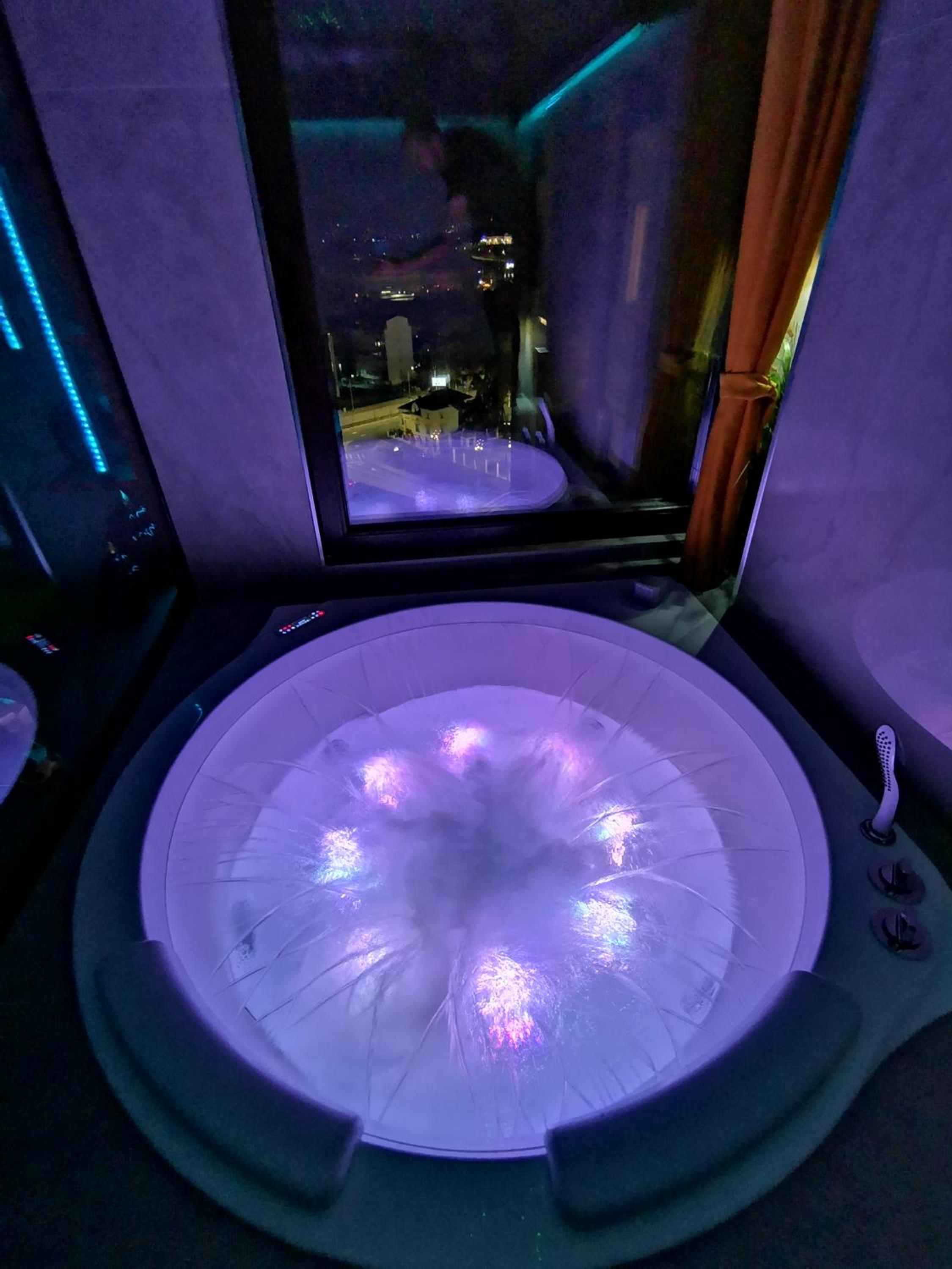 PentLux - SPA Penthouse in the heart of Skopje view 4