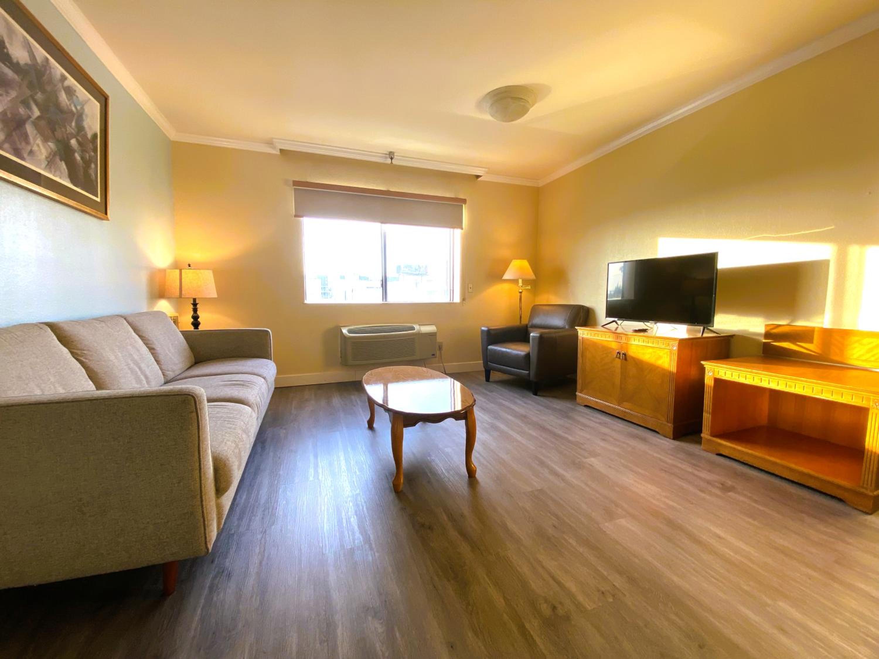 Ramada by Wyndham Los Angeles/Wilshire Center