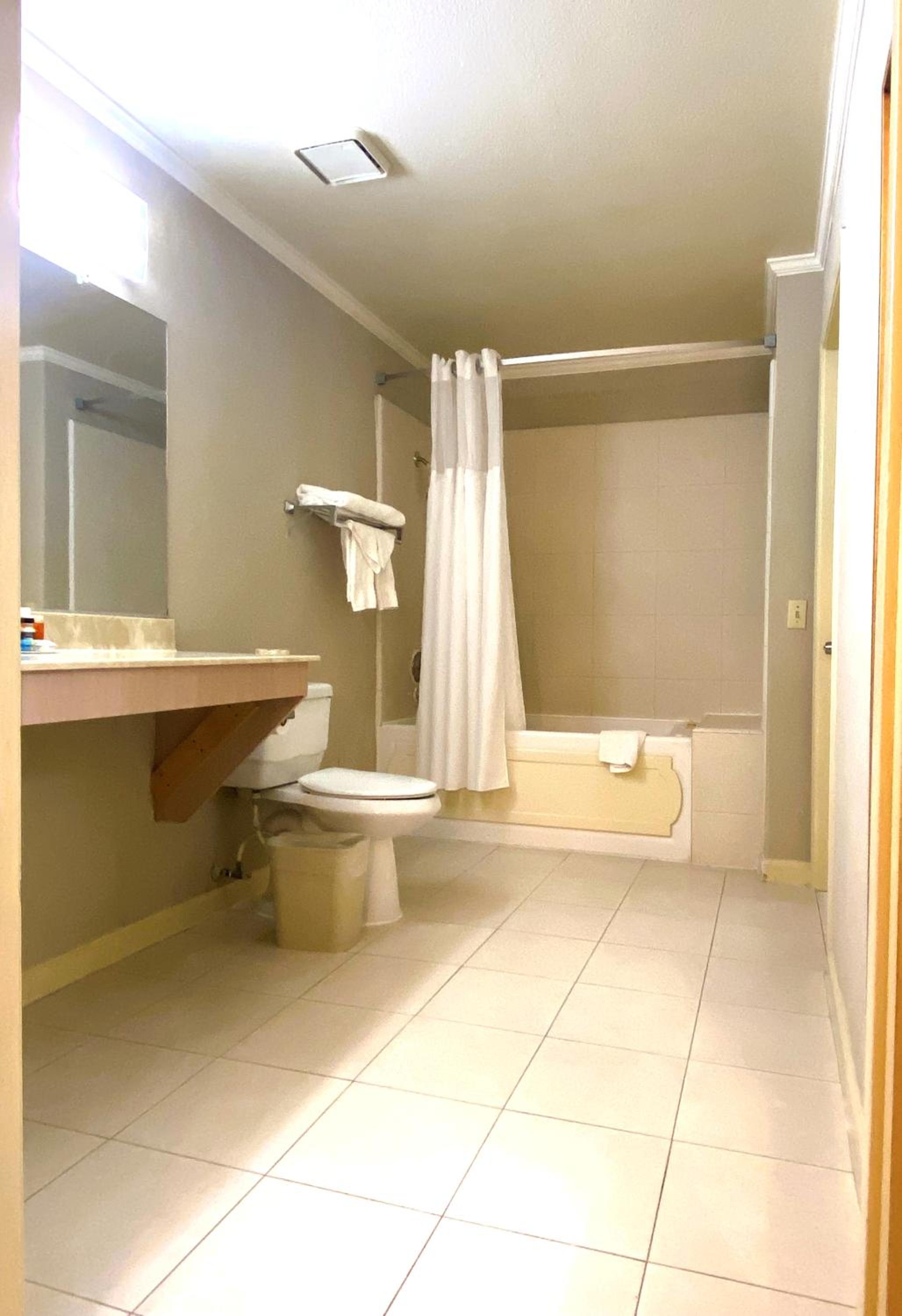 Ramada by Wyndham Los Angeles/Wilshire Center