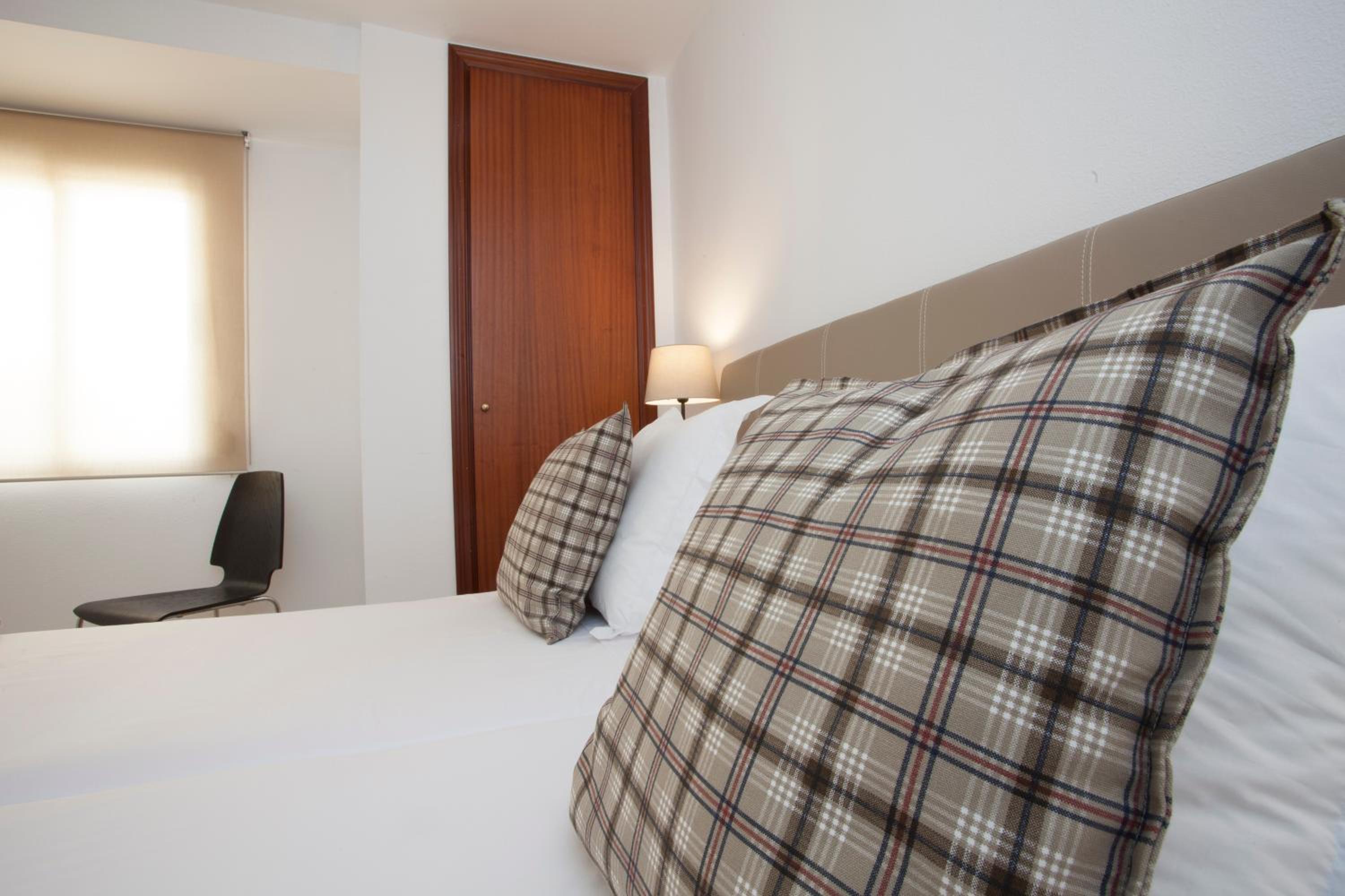 SingularStays Mercado Central