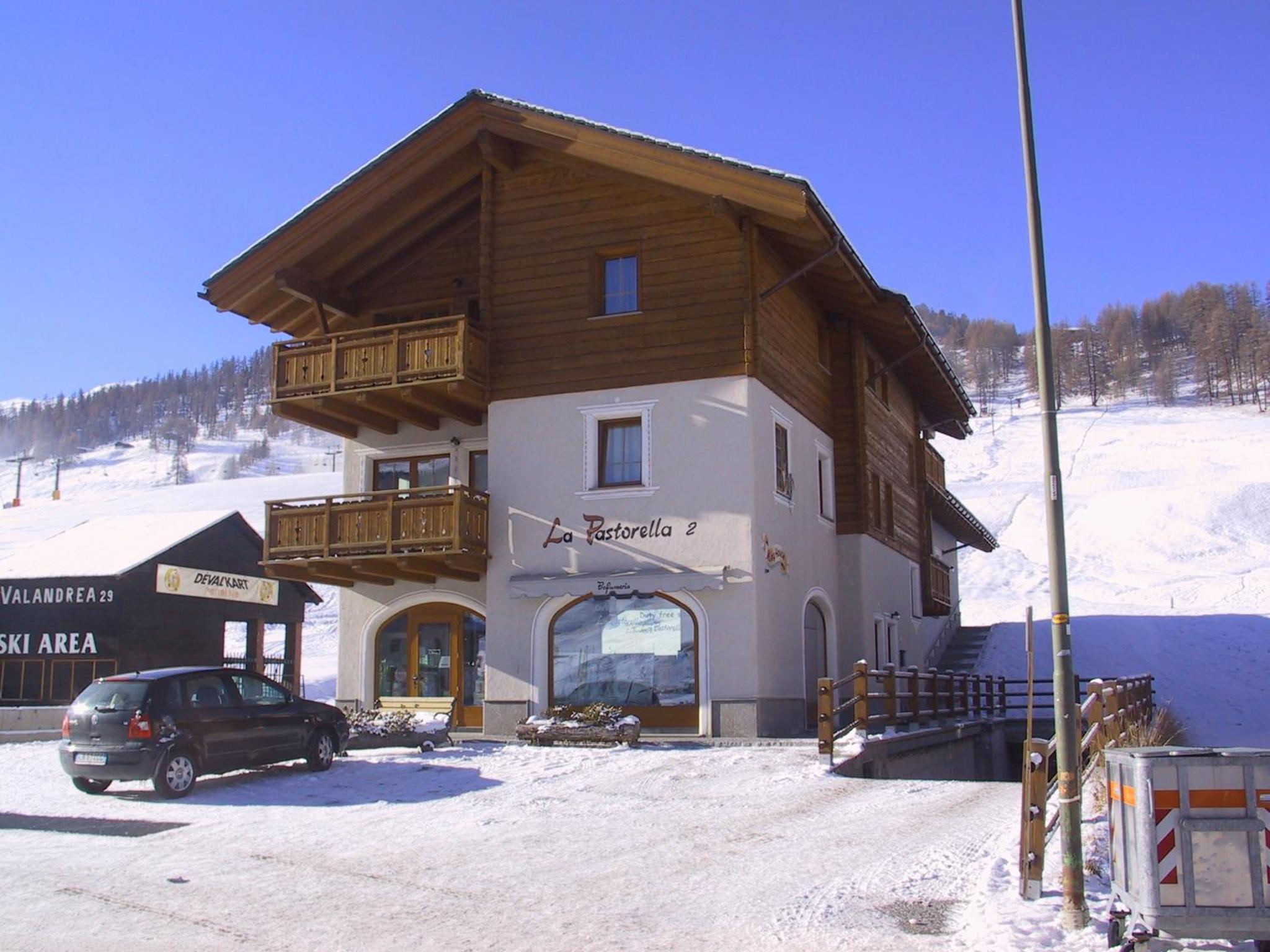 Photo 12