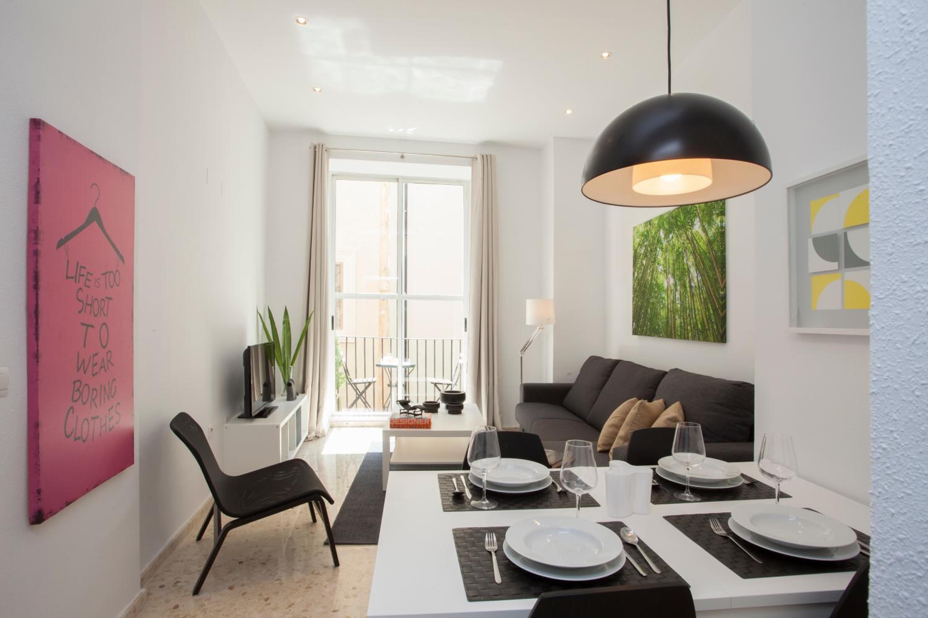 SingularStays Mercado Central