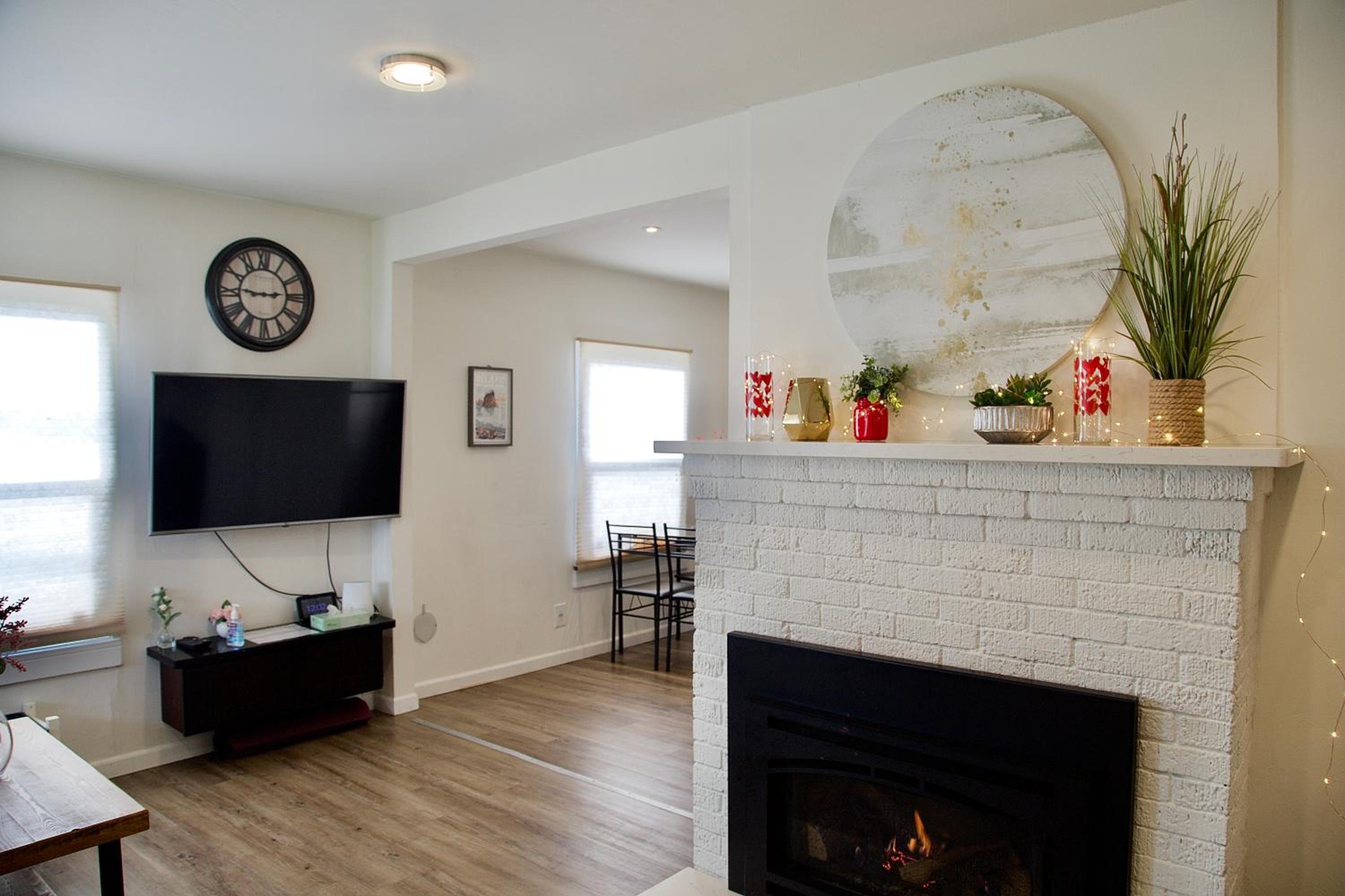 Cozy Home Conveniently Located with King Bed - Property Image 8