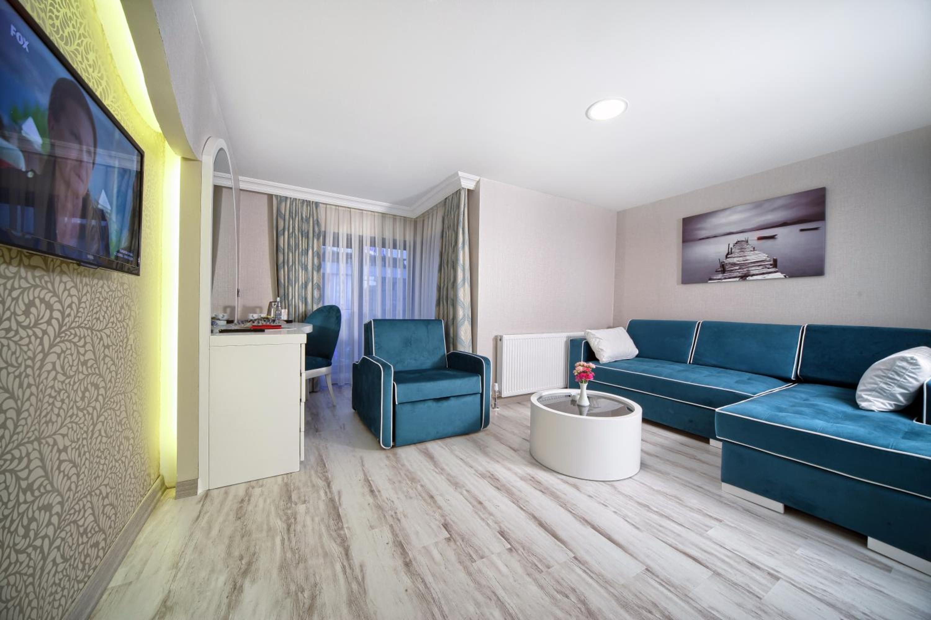Demonti Hotel - Image 26
