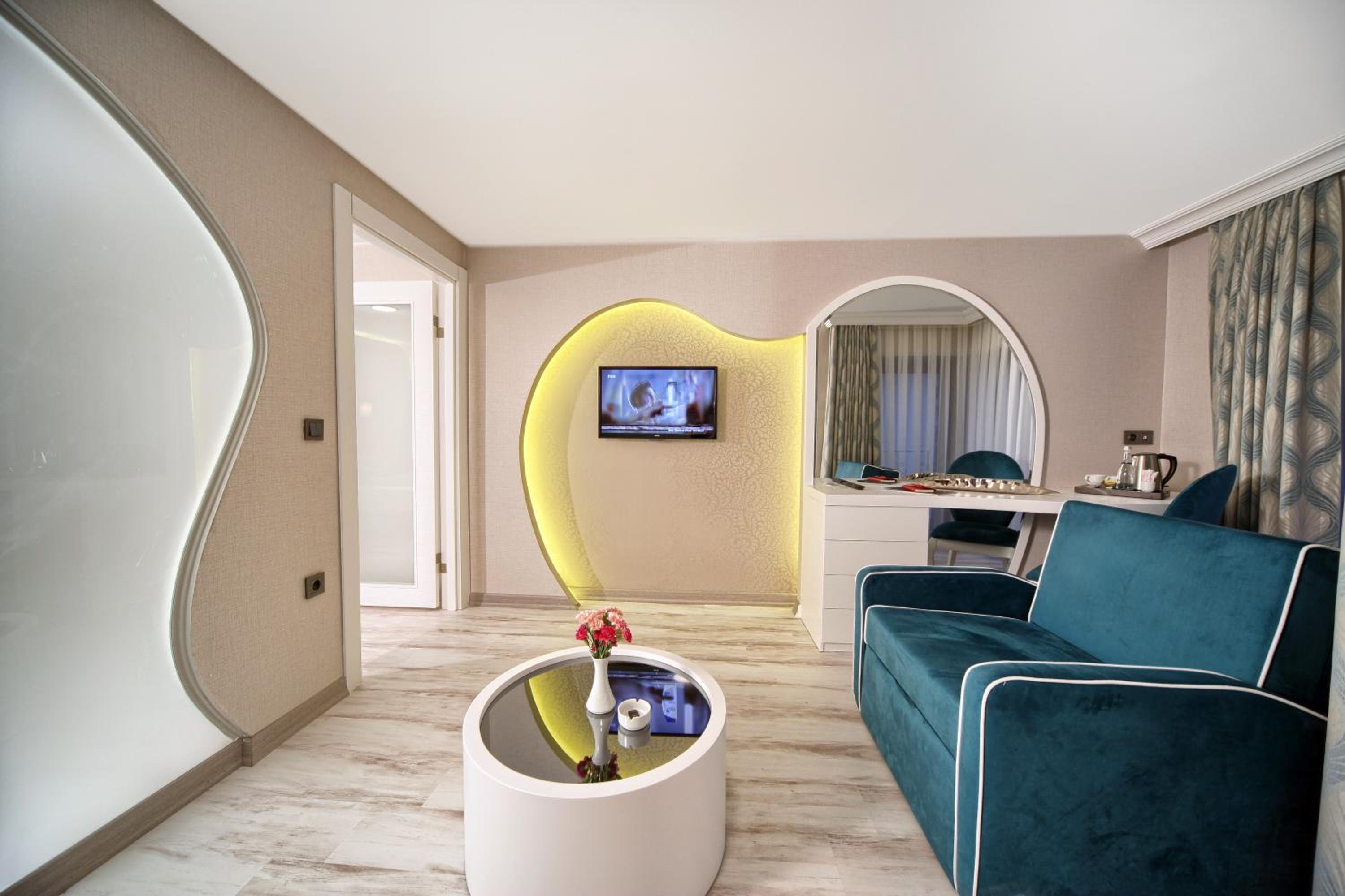 Demonti Hotel - Image 36