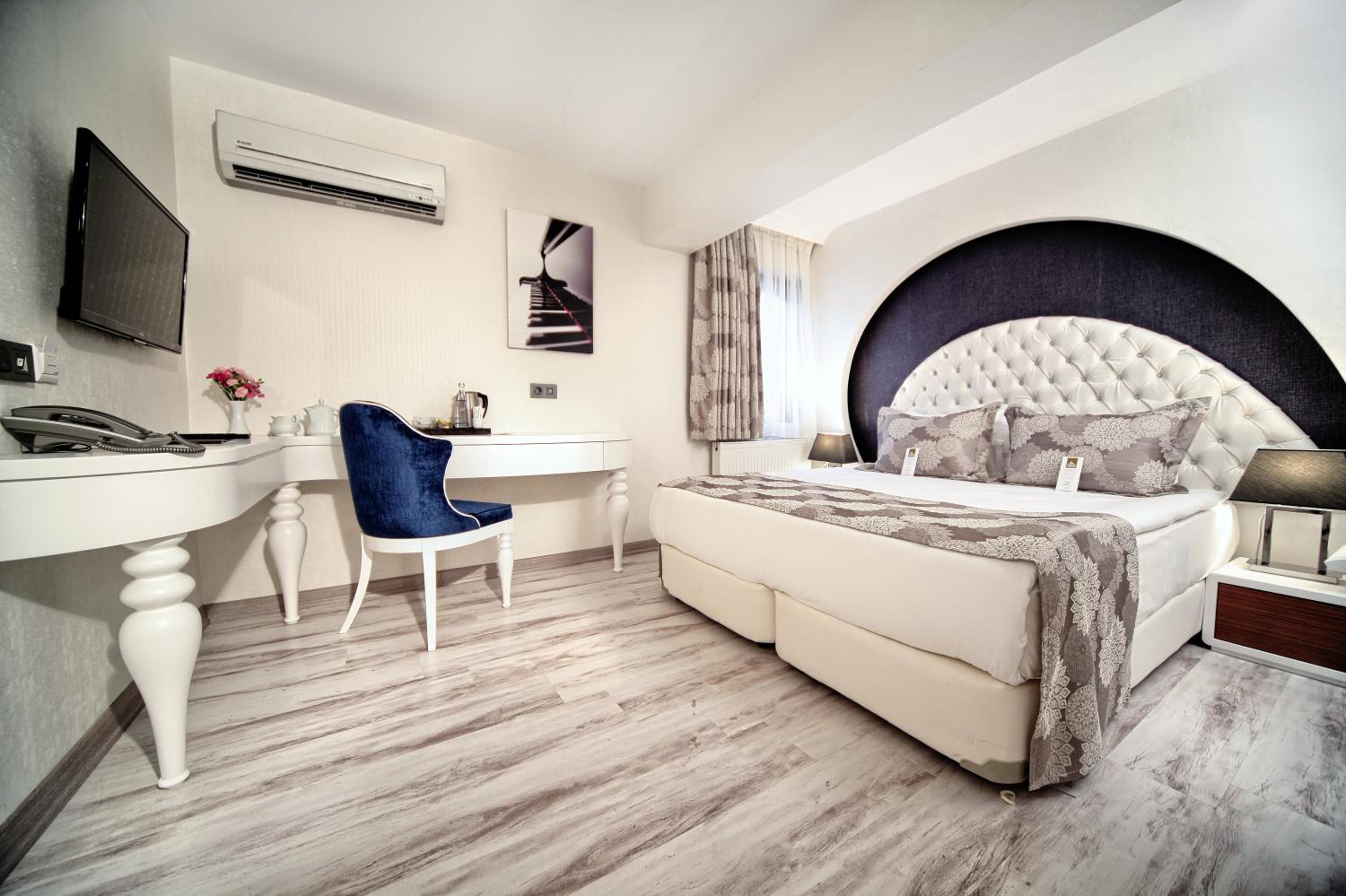Demonti Hotel - Image 27