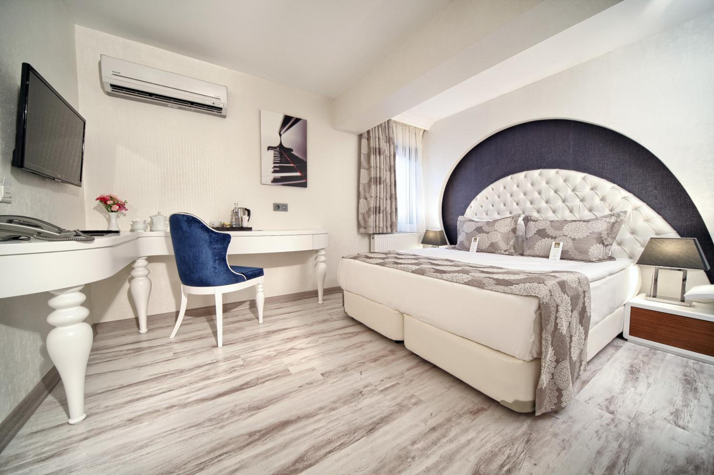Demonti Hotel - Image 21