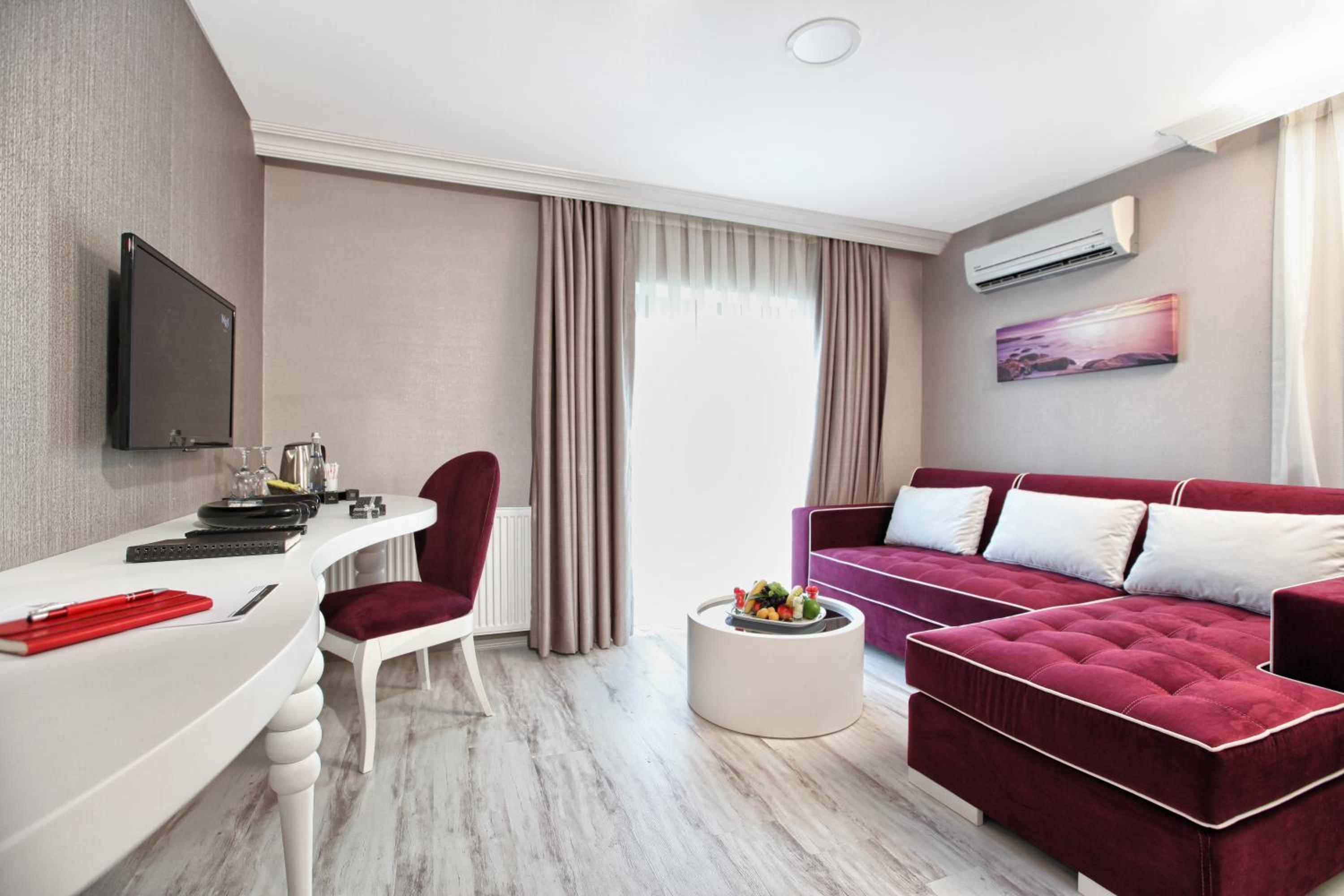 Demonti Hotel - Image 45