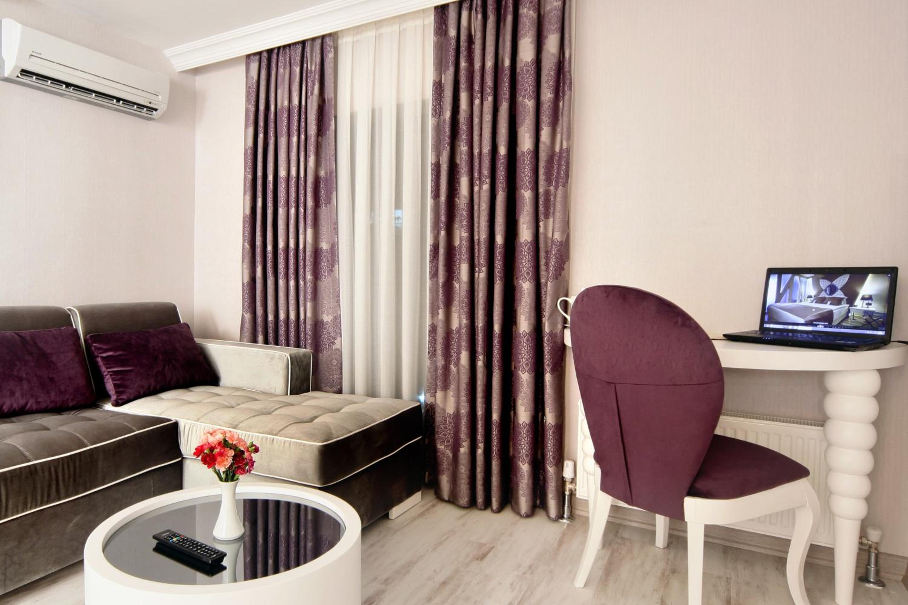 Demonti Hotel - Image 20
