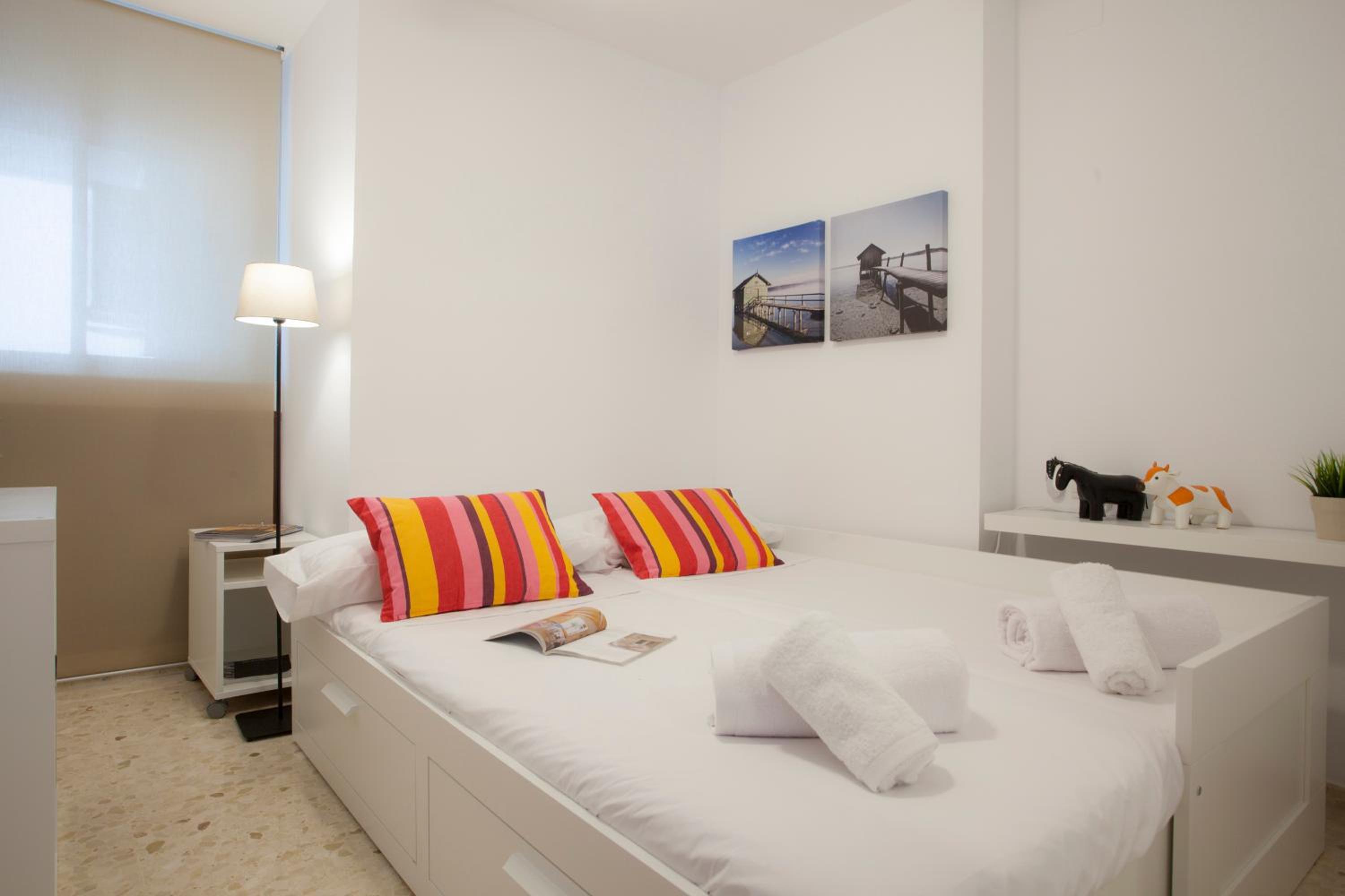 SingularStays Mercado Central