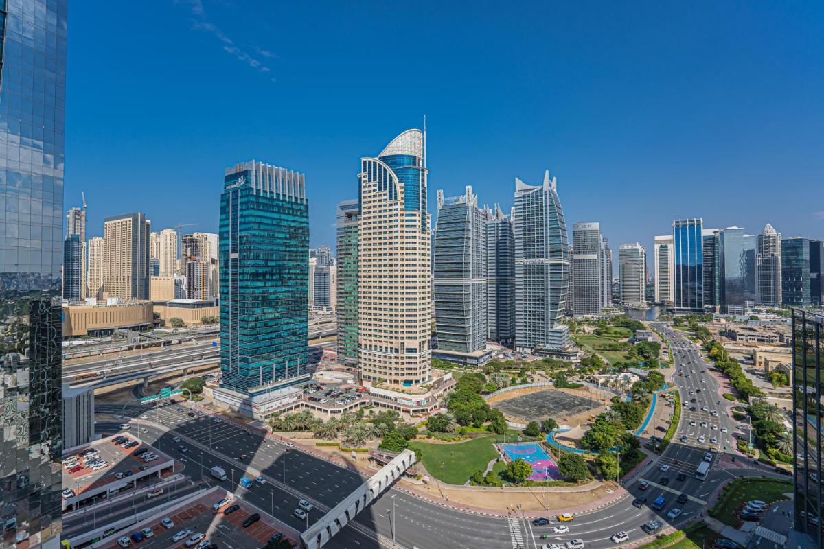HiGuests - Modern Studio with Incredible City Skyline View