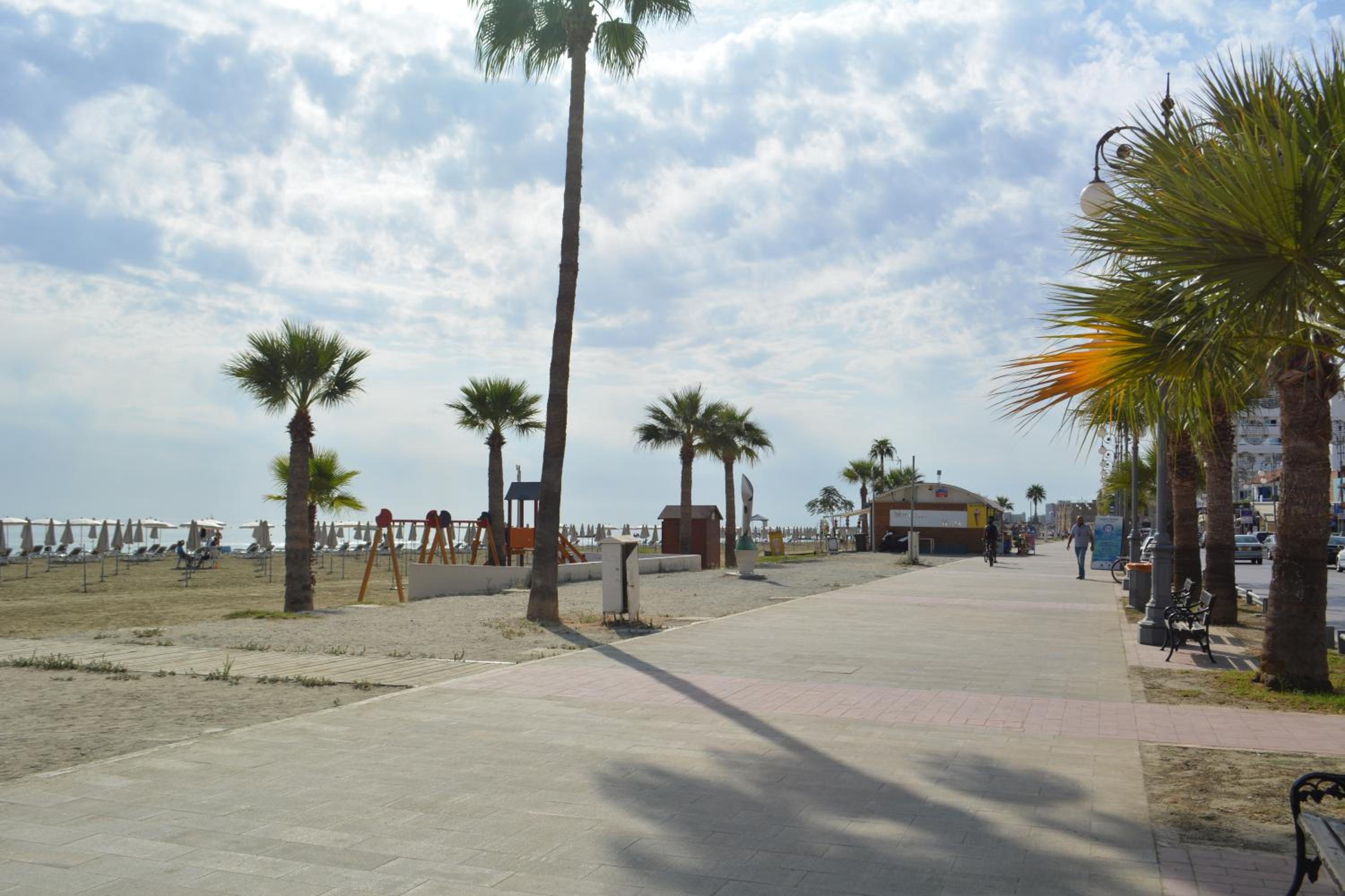 Les Palmiers Sunorama Beach Apartments