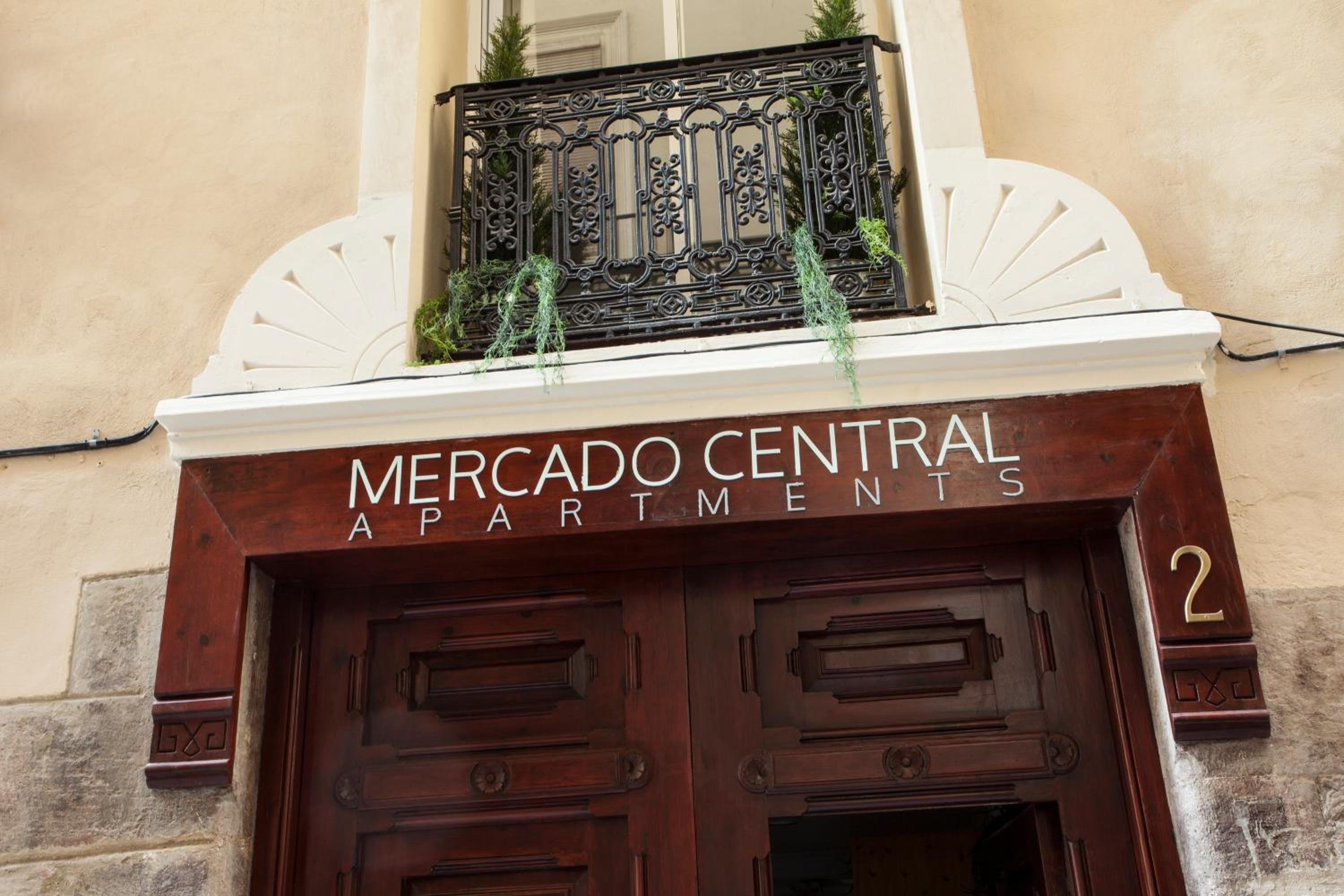 SingularStays Mercado Central