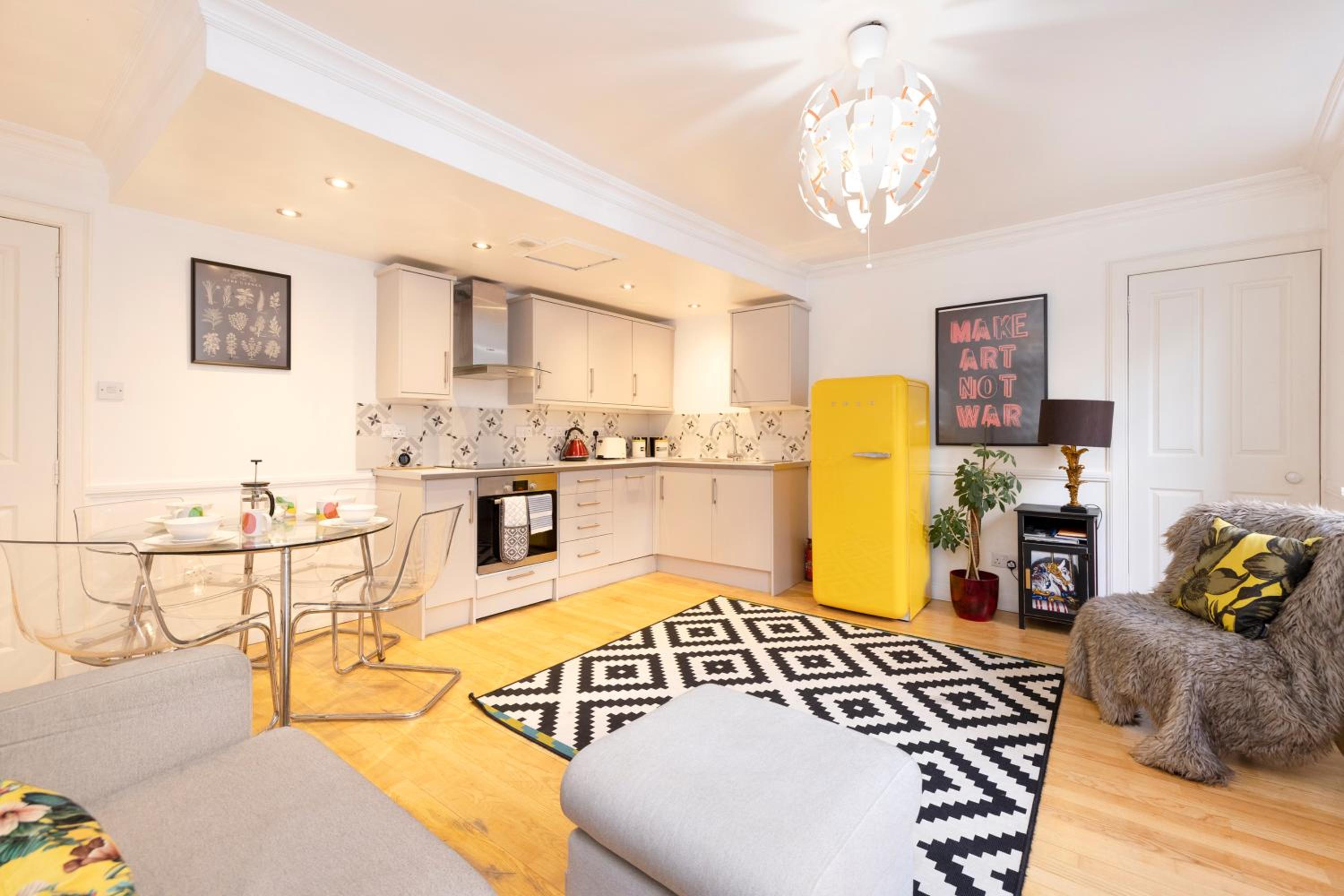 JOIVY Charming Home with Patio Nearby the Castle view 4