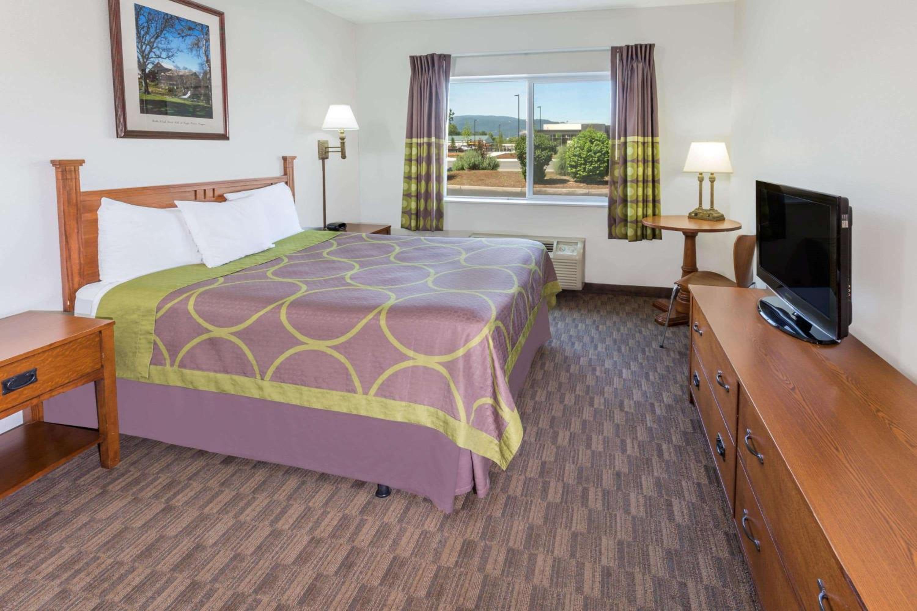 Super 8 by Wyndham Central Pt Medford - Property Image 23
