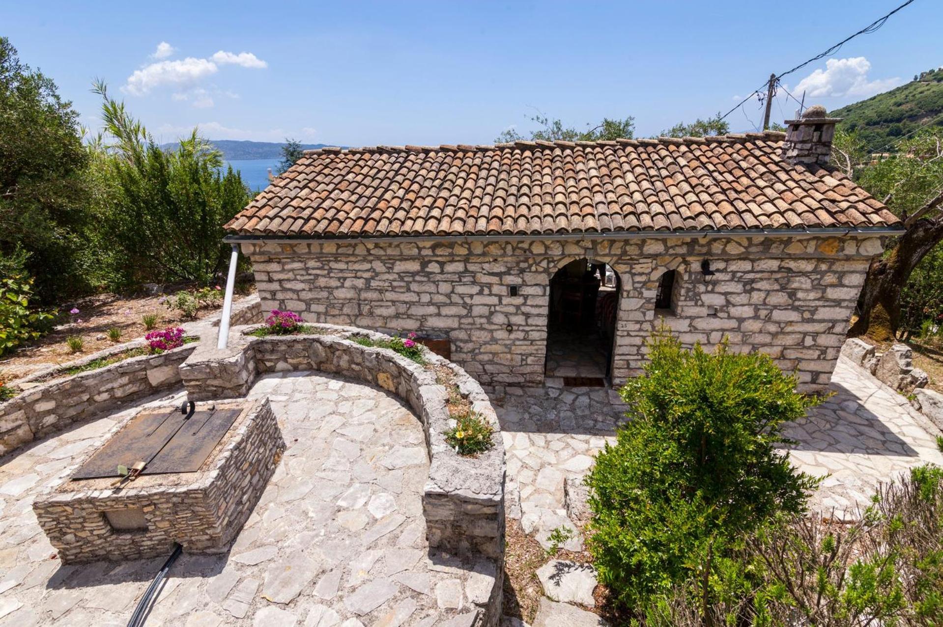 Hotel Scirocco & Folitsa Villas - Image 1