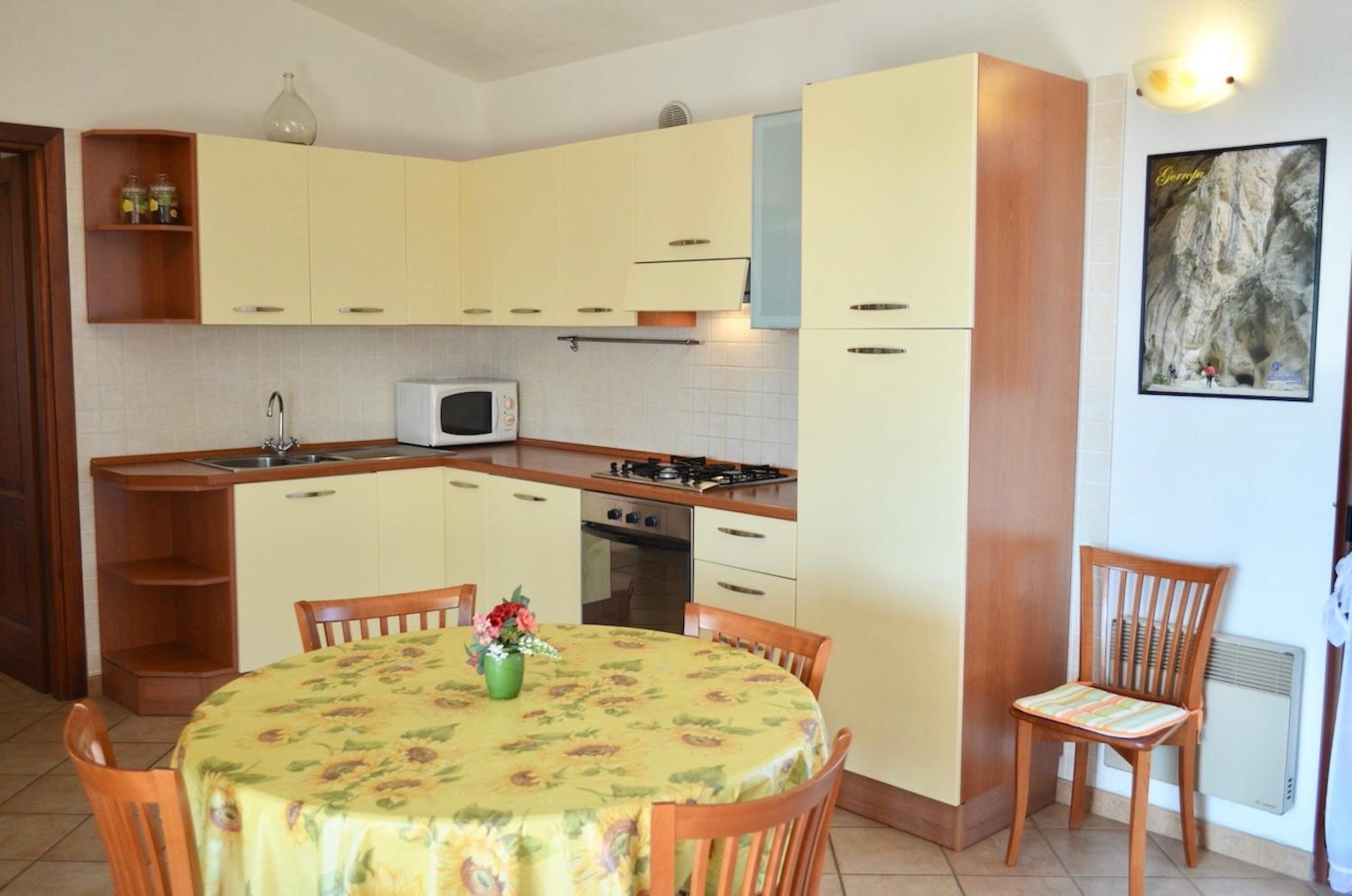 ISS Travel, Ponderosa Terrace - centrally located 2-bedroom apartment with aircondition view 5