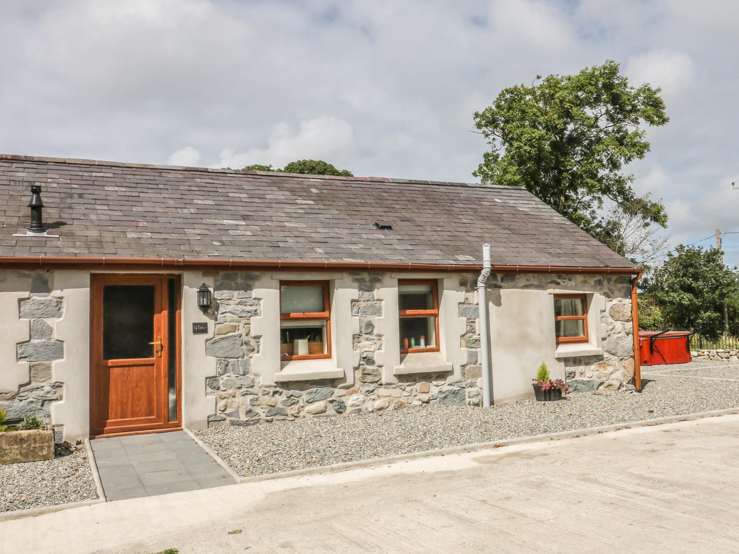 Y Deri Cottage view 2