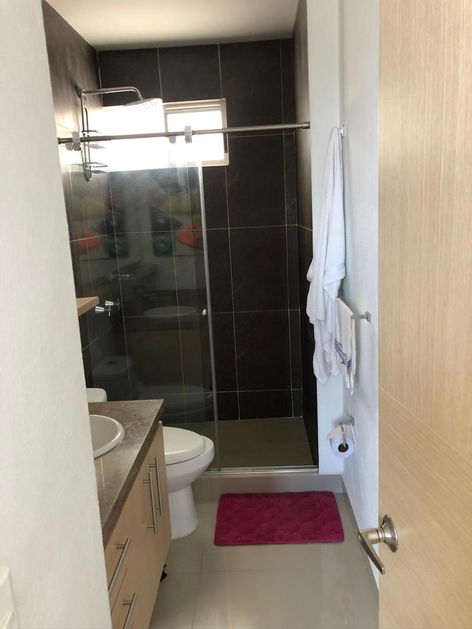Hermoso apartamento con ingreso directo a la playa view 2