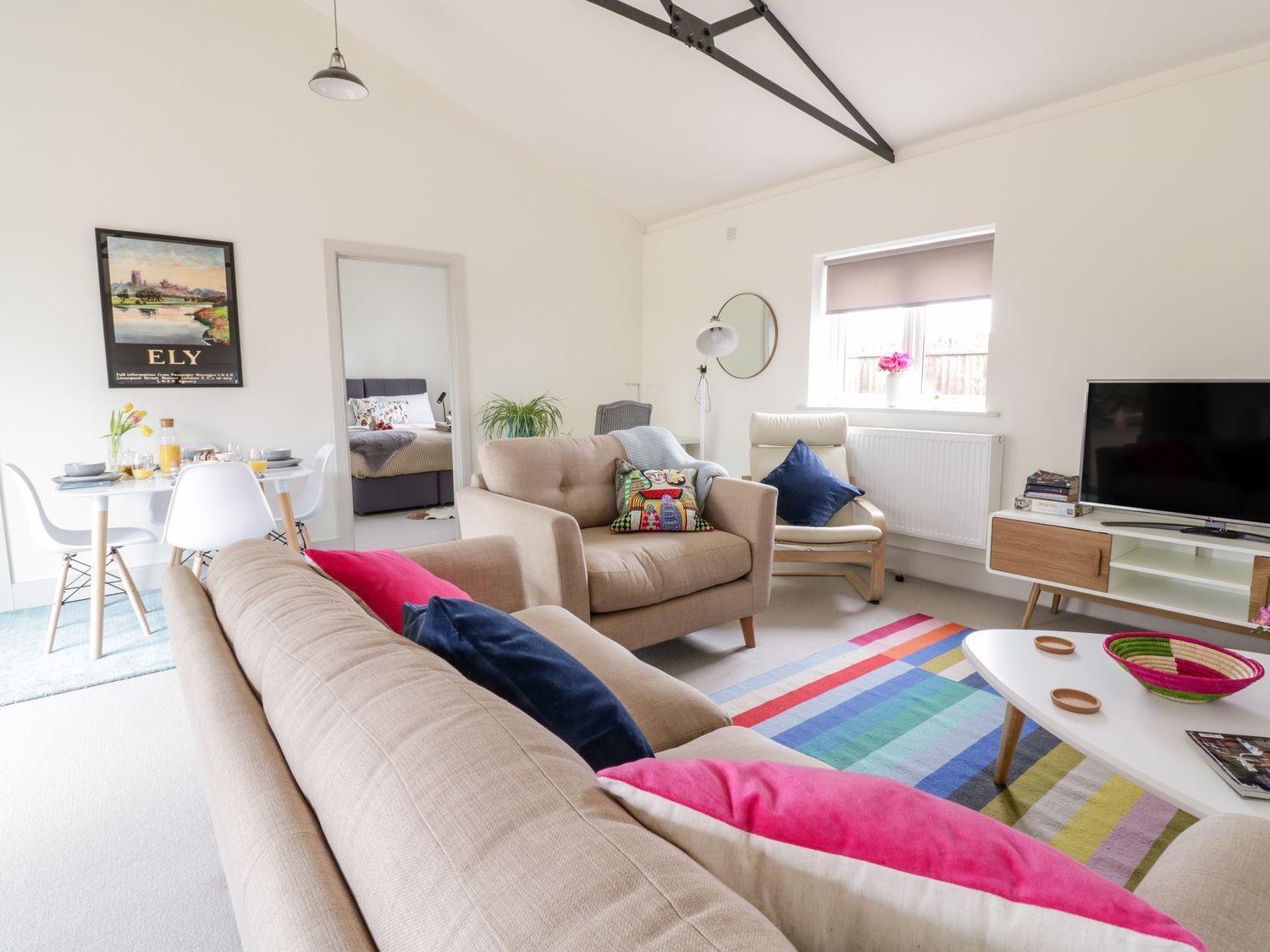 Oak Cottage at Gravel Farm view 5