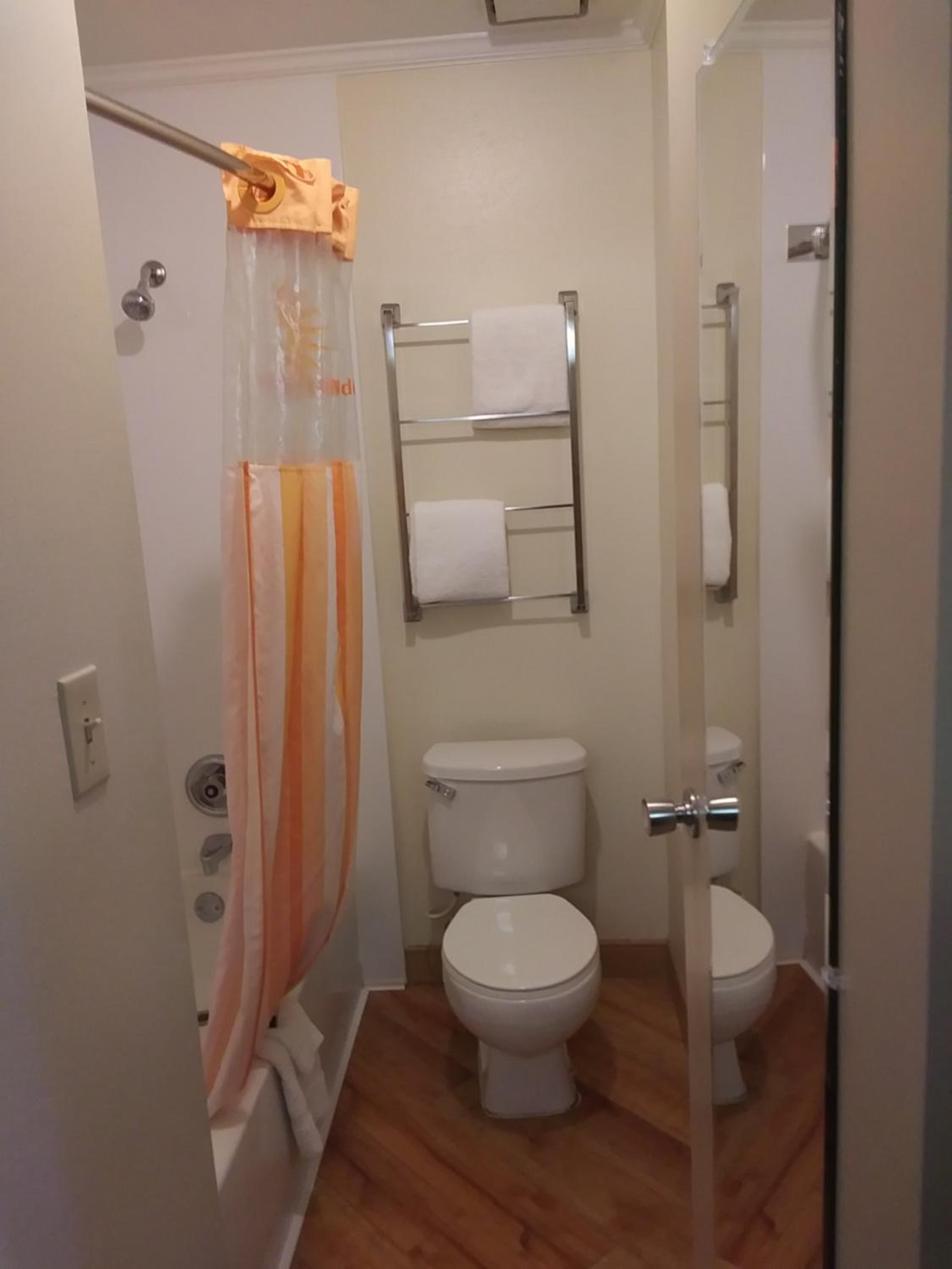 Columbus Vacations - Travelodge by Wyndham Columbus State University - Property Image 12