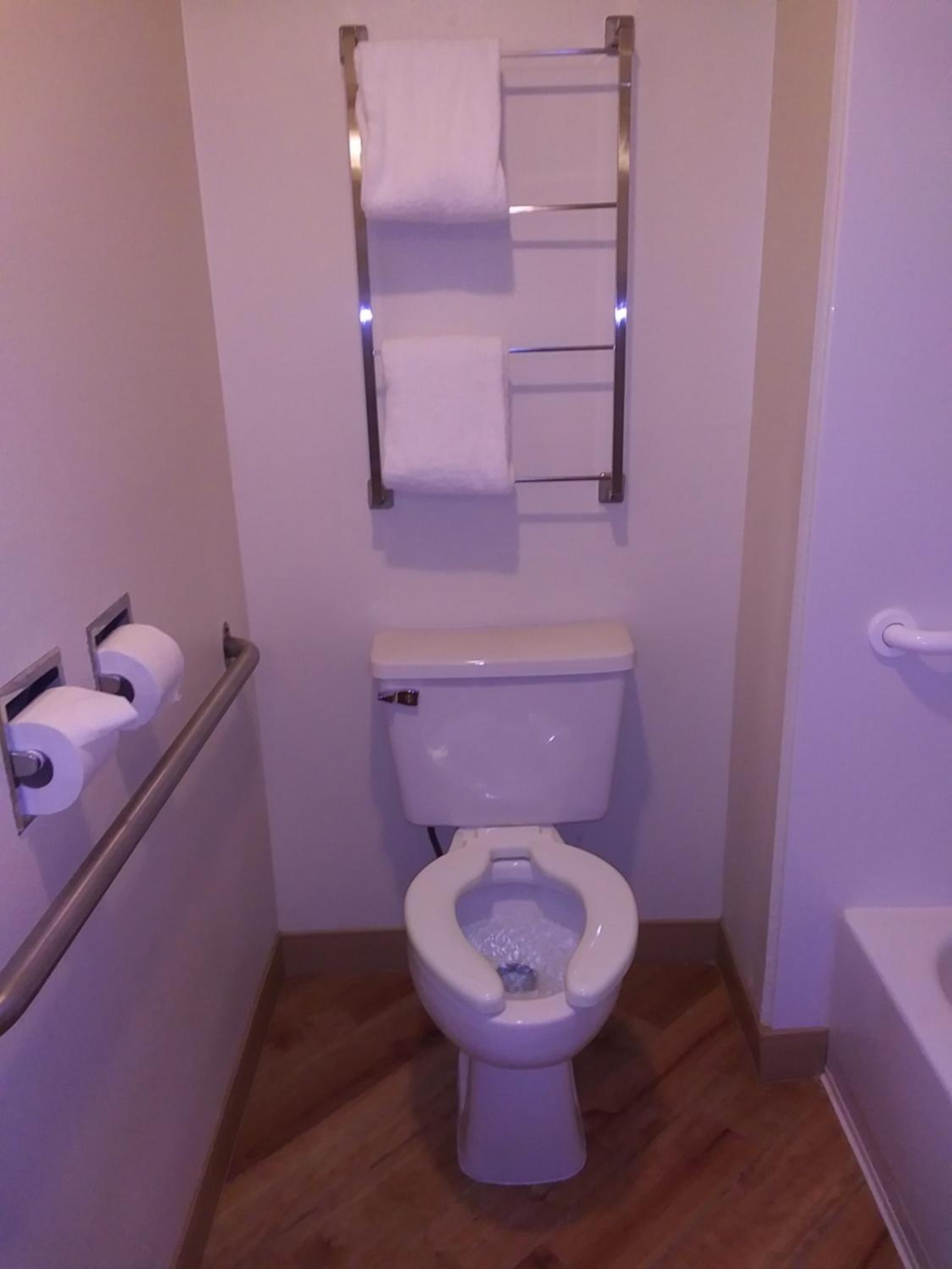 Columbus Vacations - Travelodge by Wyndham Columbus State University - Property Image 11