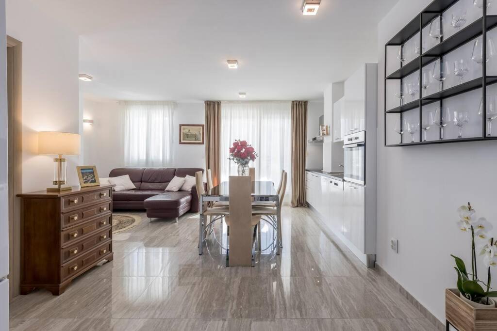 Luxury rooftop apartment Zalato view 4