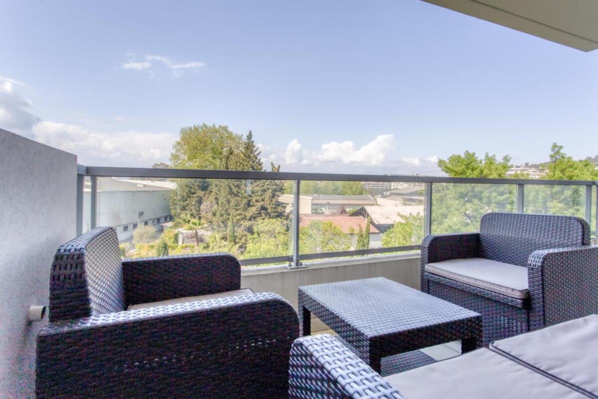 Air-conditioned studio with furnished terrace and parking photo 3