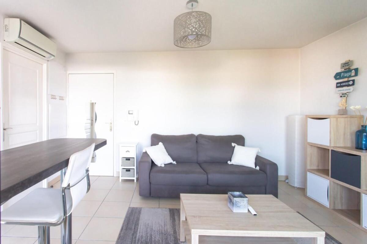 Air-conditioned studio with furnished terrace and parking photo 4