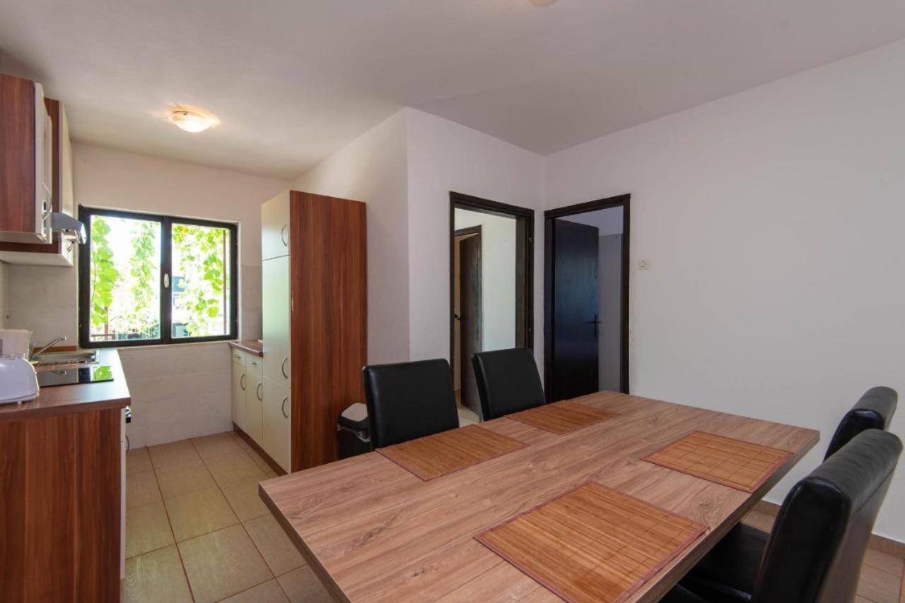Apartments Ljiljana