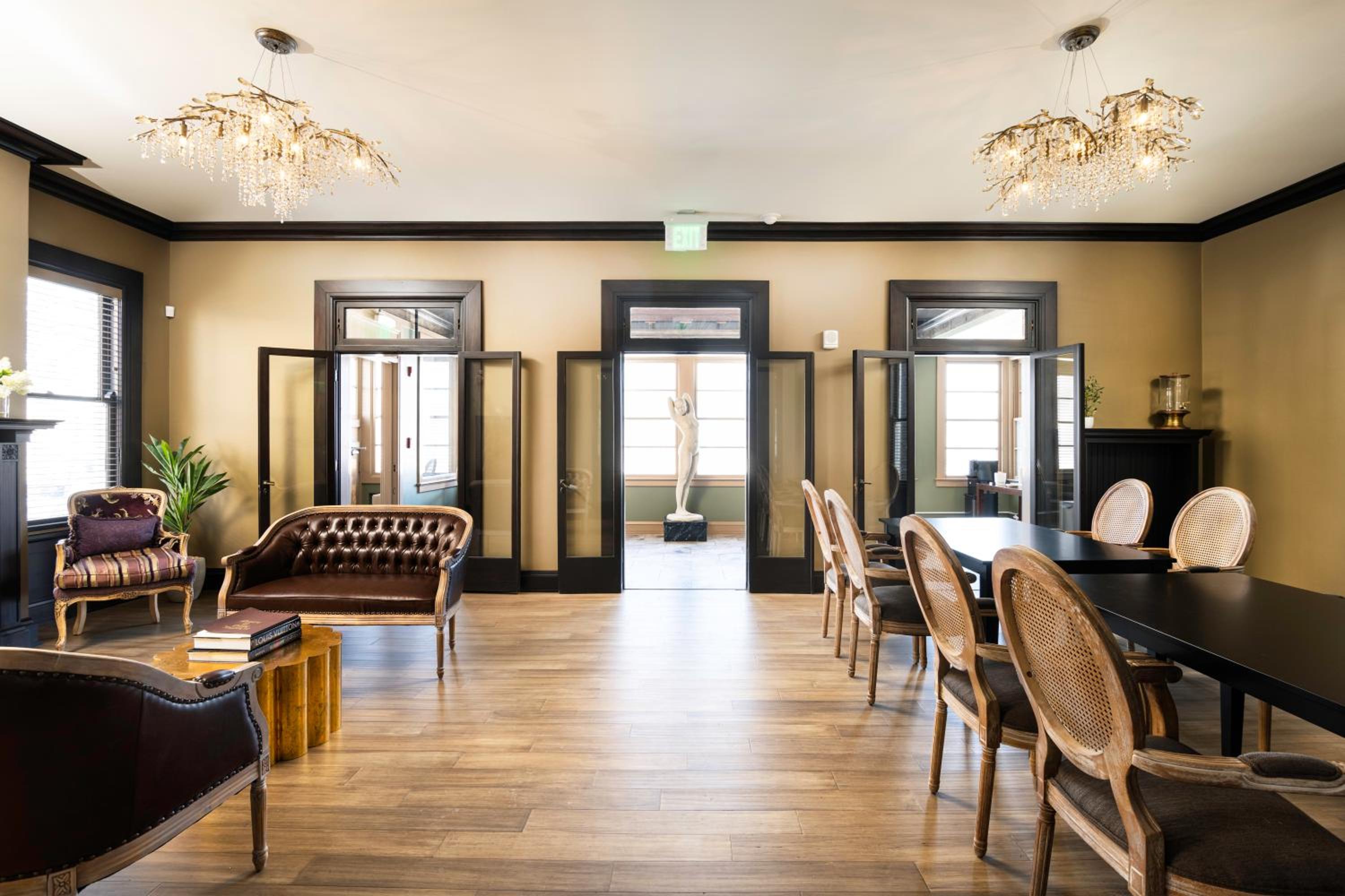 Hotel The Edward Buffalo - Image 1