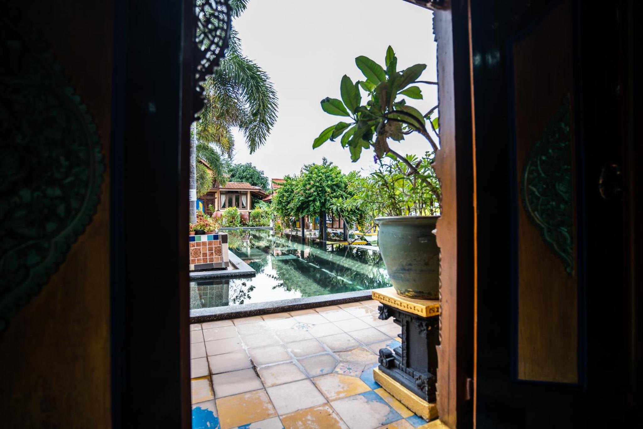 Lost Paradise Resort