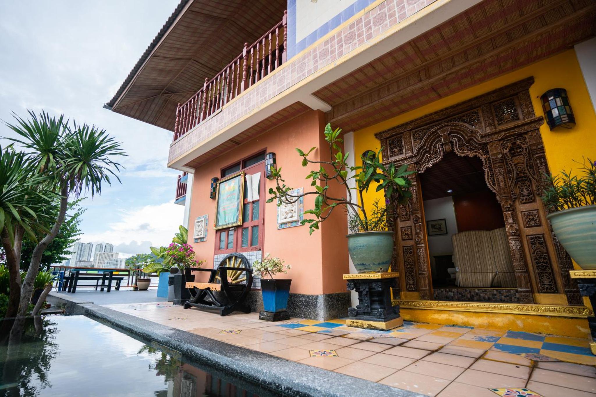 Lost Paradise Resort