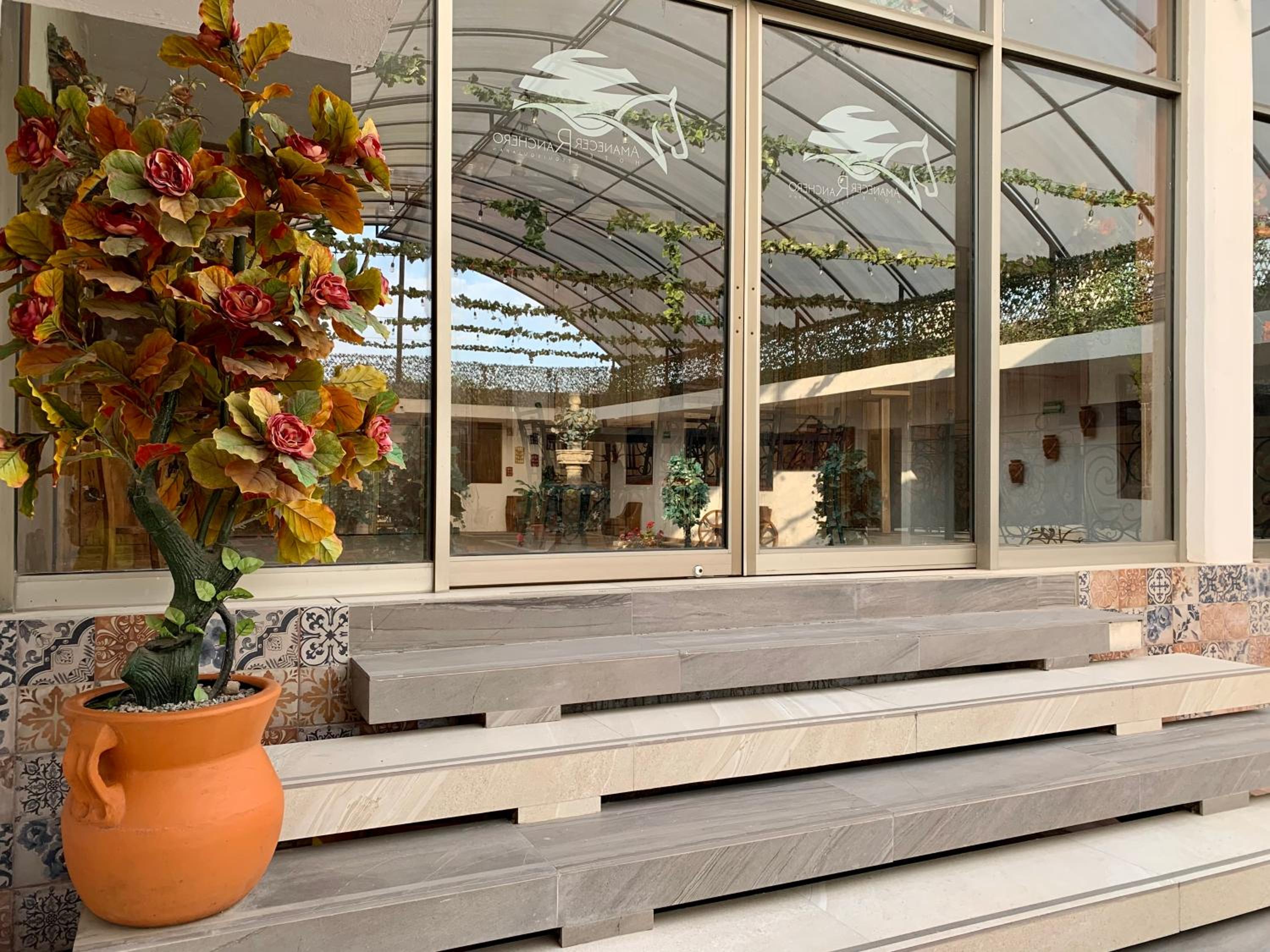 Hotel Amanecer Ranchero - Image 1