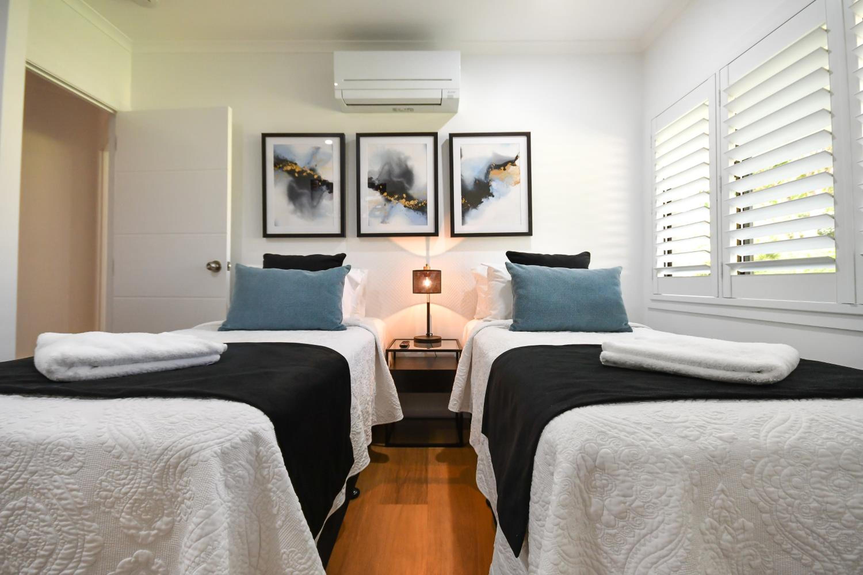 Birds 'n' Bloom Cottages
