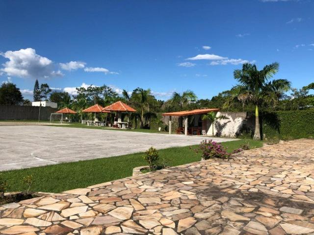 250m da praia-Kitinete com Piscina-Matinhos-PR