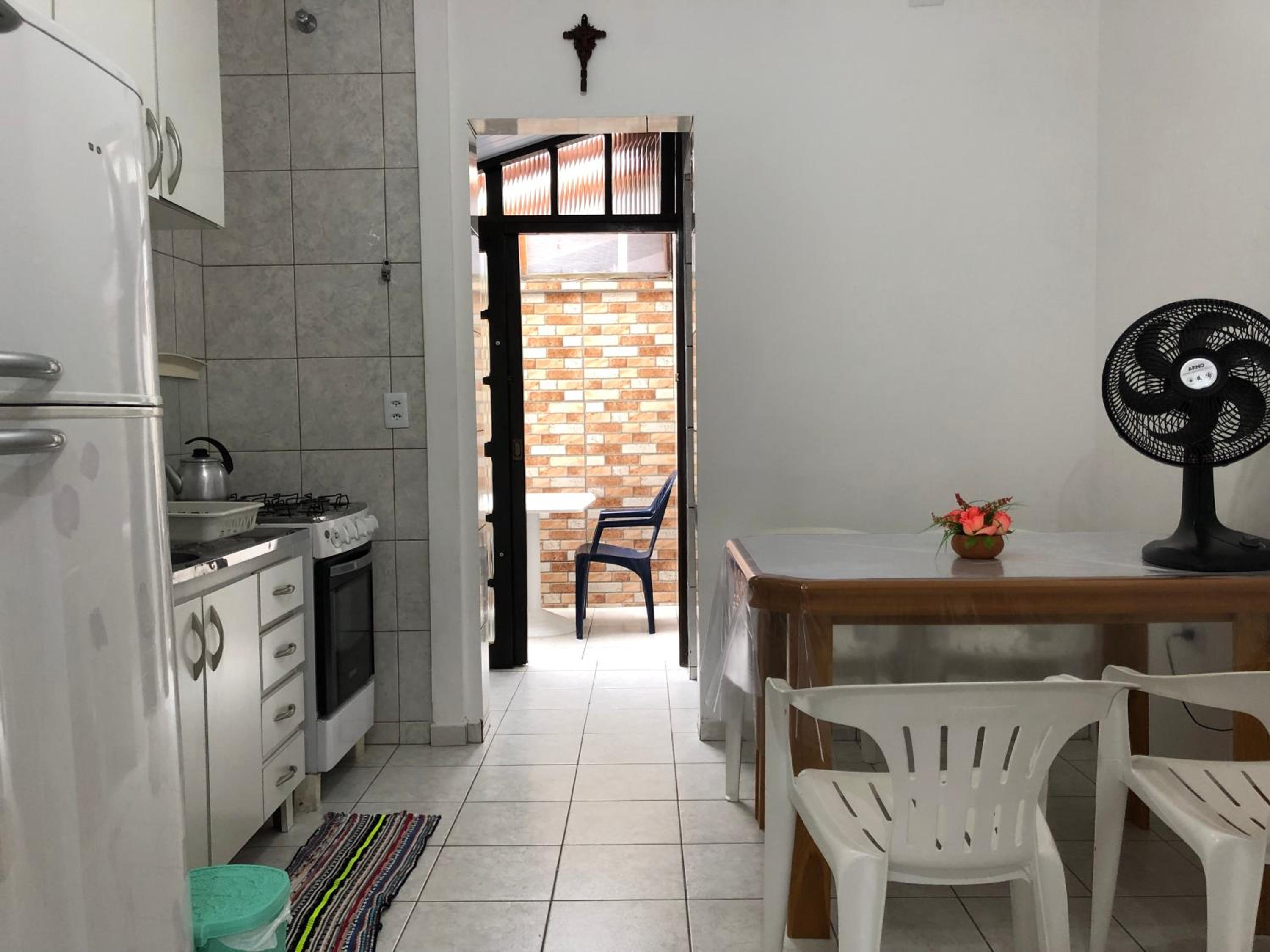 250m da praia-Kitinete com Piscina-Matinhos-PR
