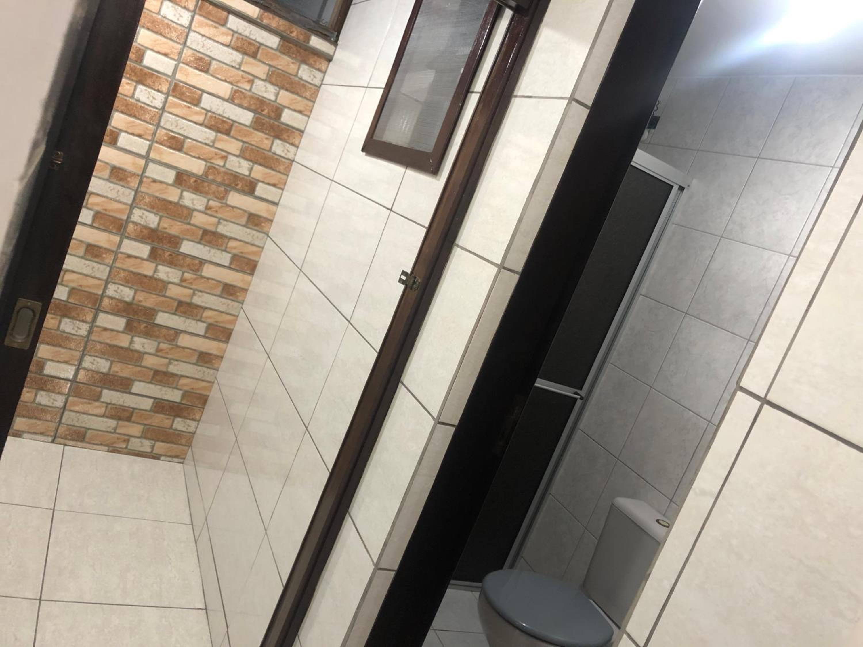 250m da praia-Kitinete com Piscina-Matinhos-PR