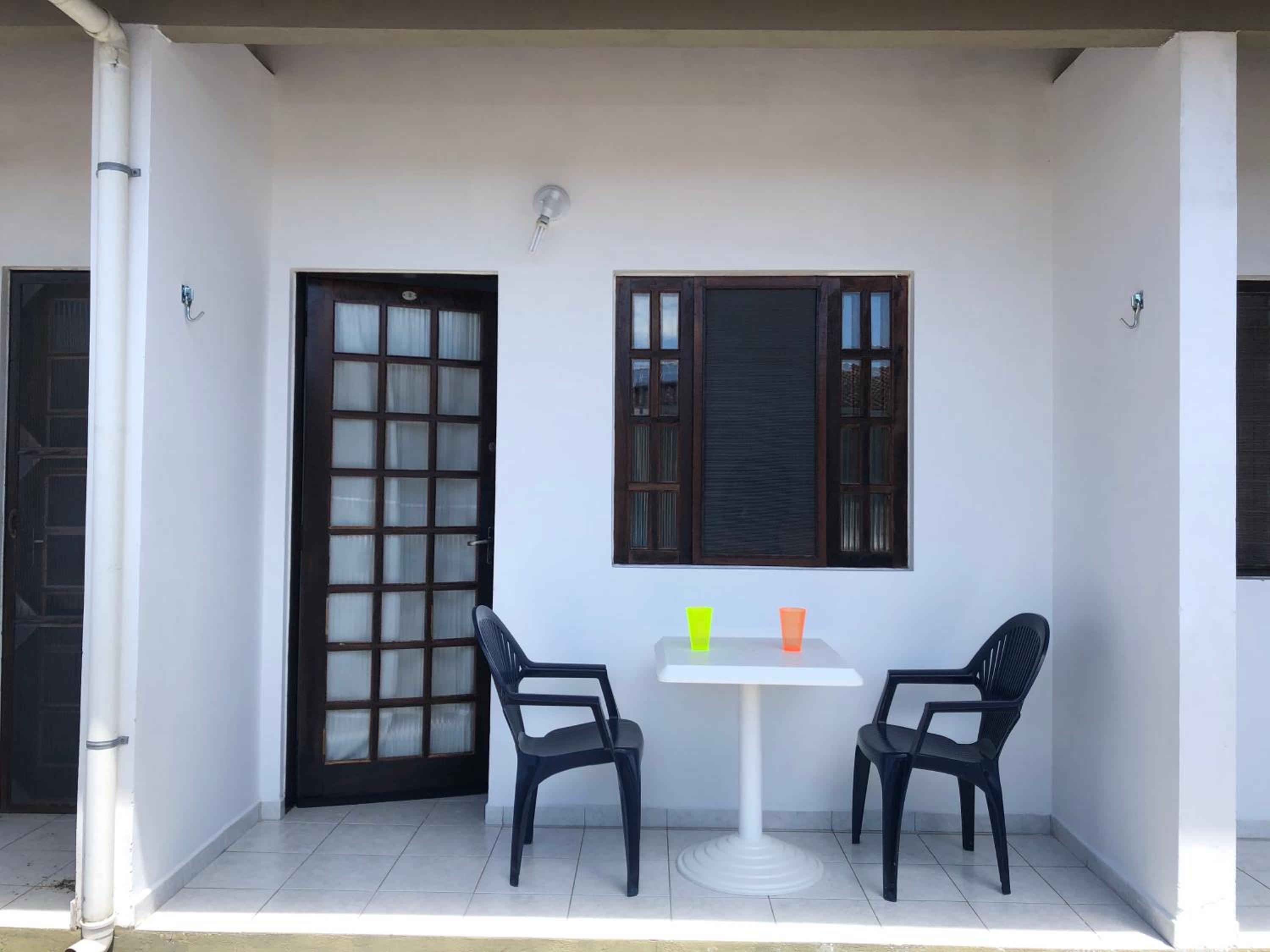 250m da praia-Kitinete com Piscina-Matinhos-PR