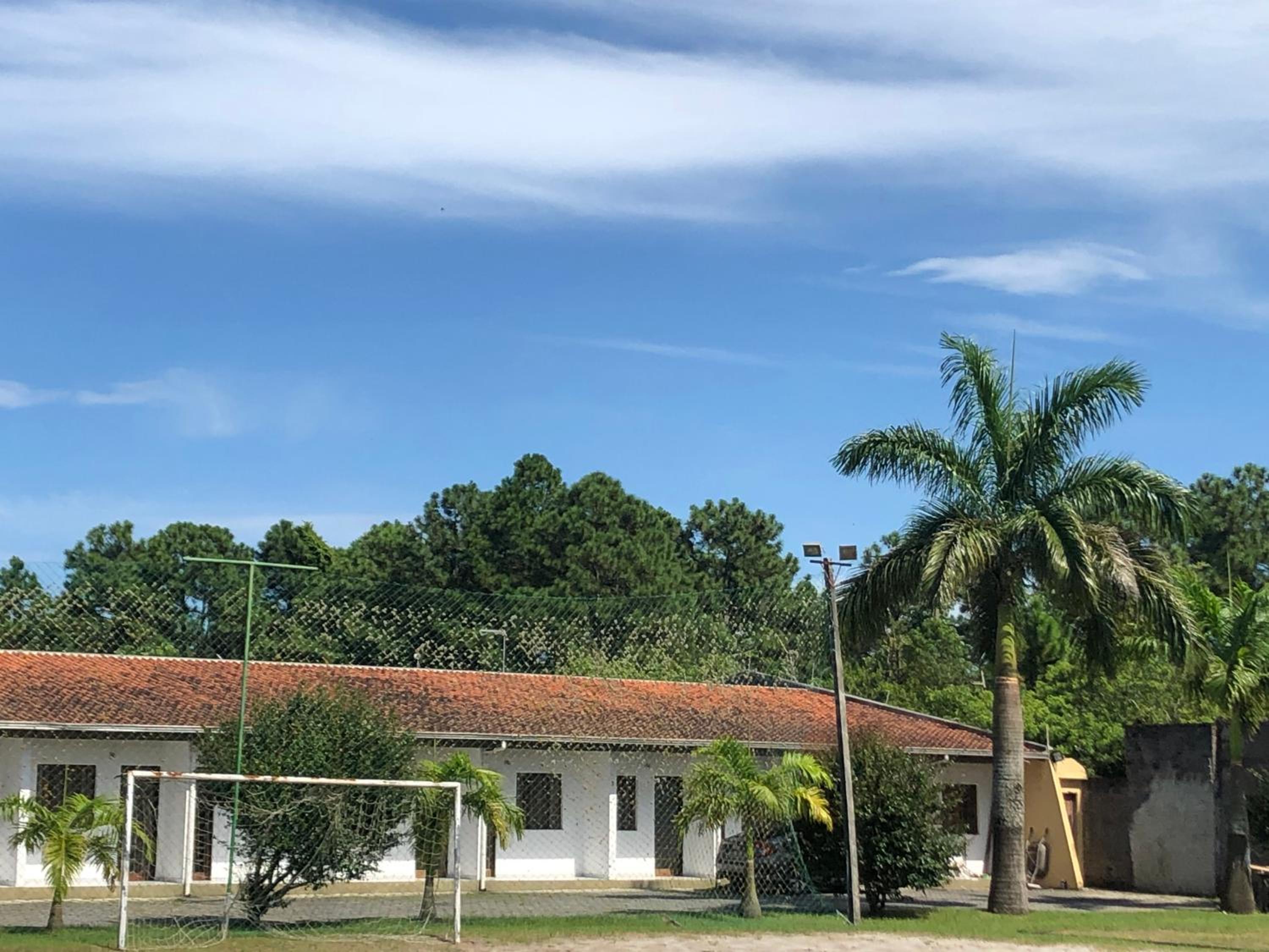 250m da praia-Kitinete com Piscina-Matinhos-PR