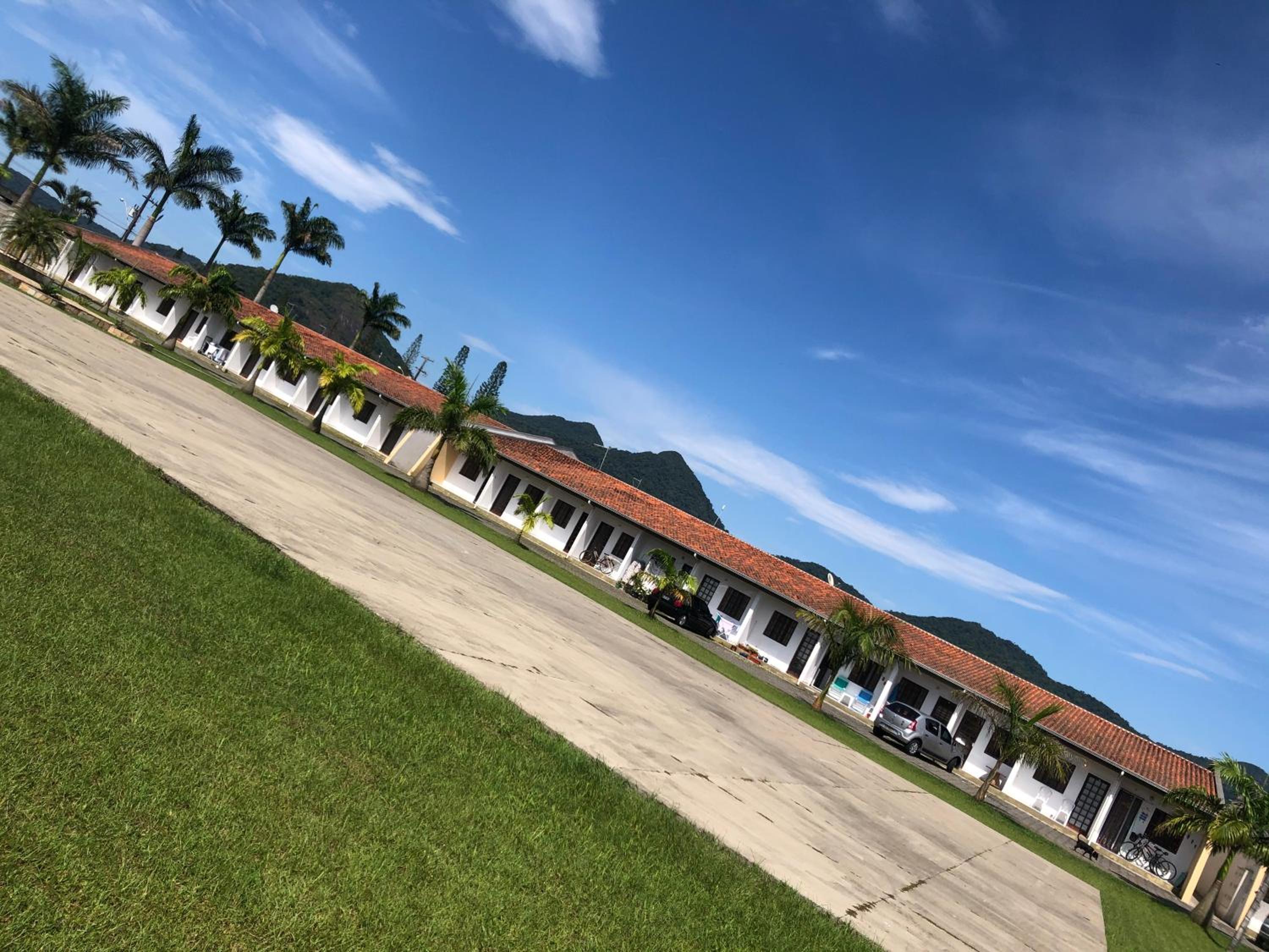 250m da praia-Kitinete com Piscina-Matinhos-PR