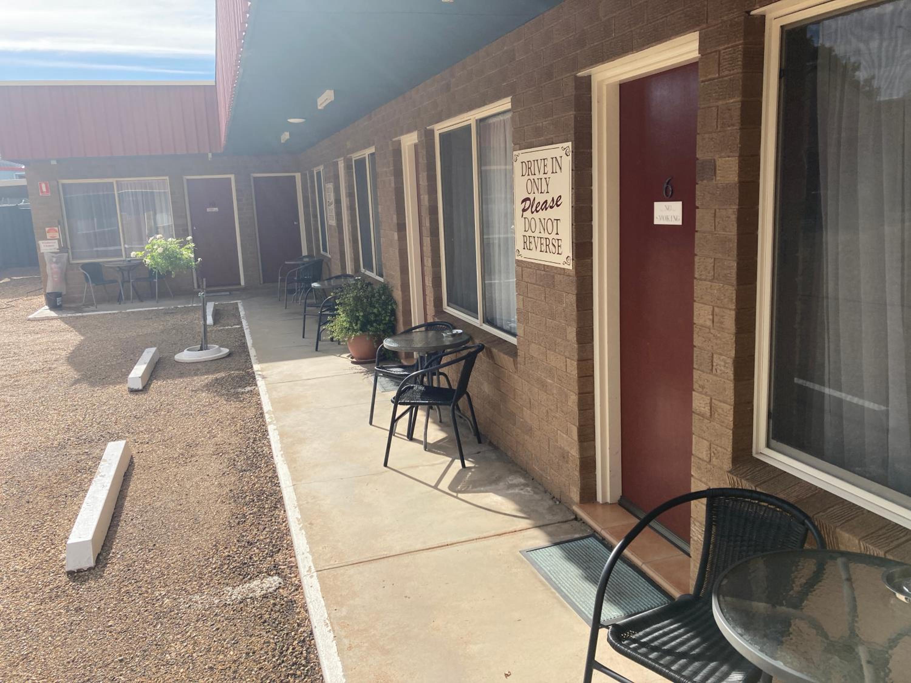 Camellia Motel