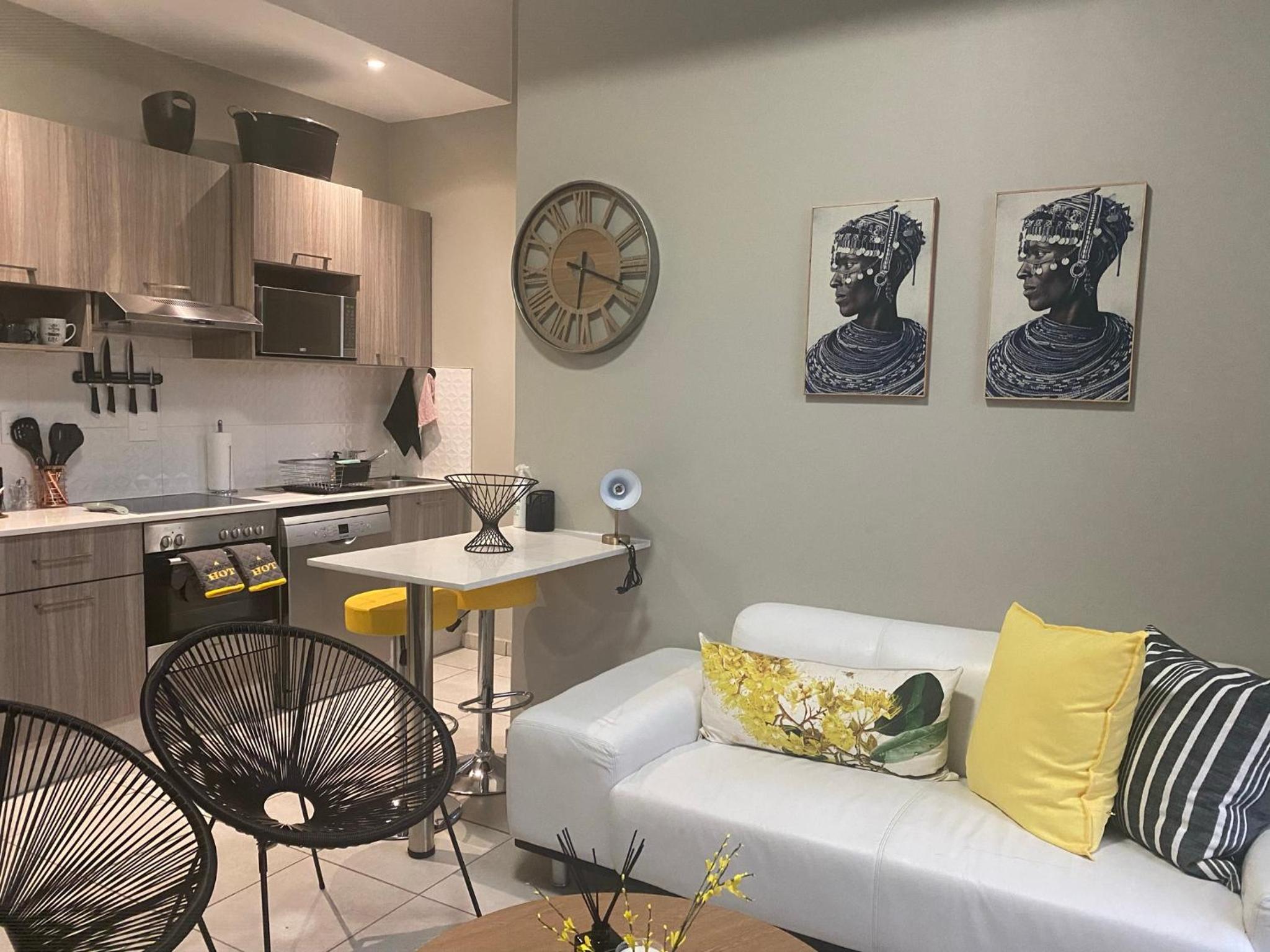 Lovely Rosebank 1-bedroom condo with pool & cinema