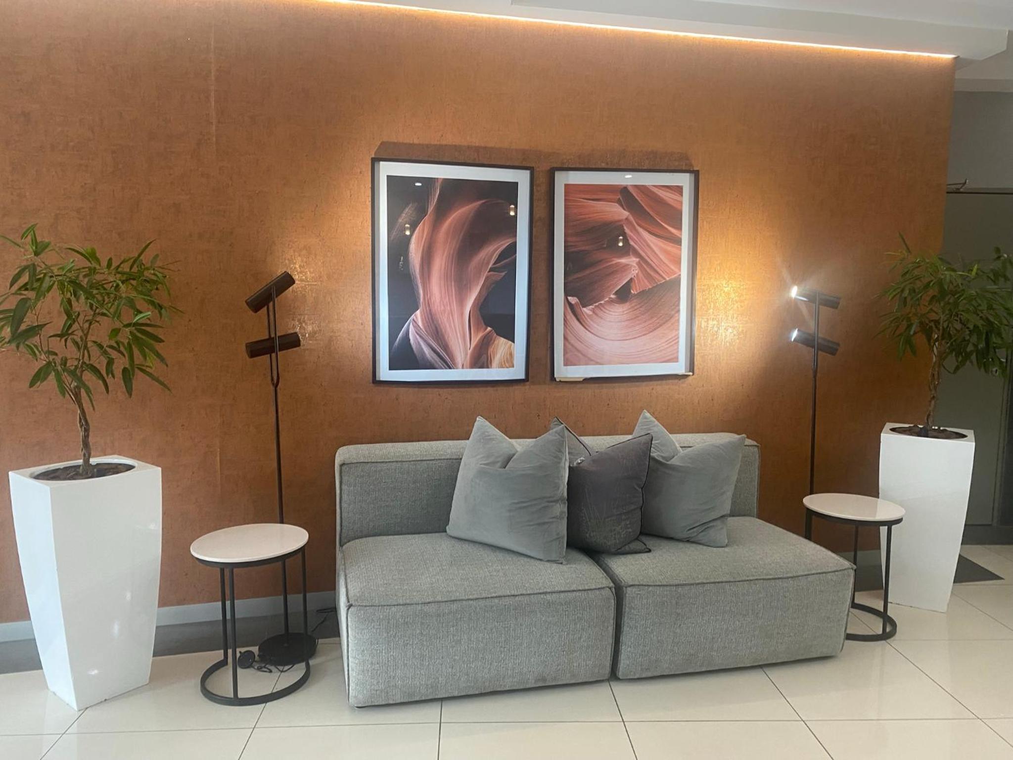 Lovely Rosebank 1-bedroom condo with pool & cinema
