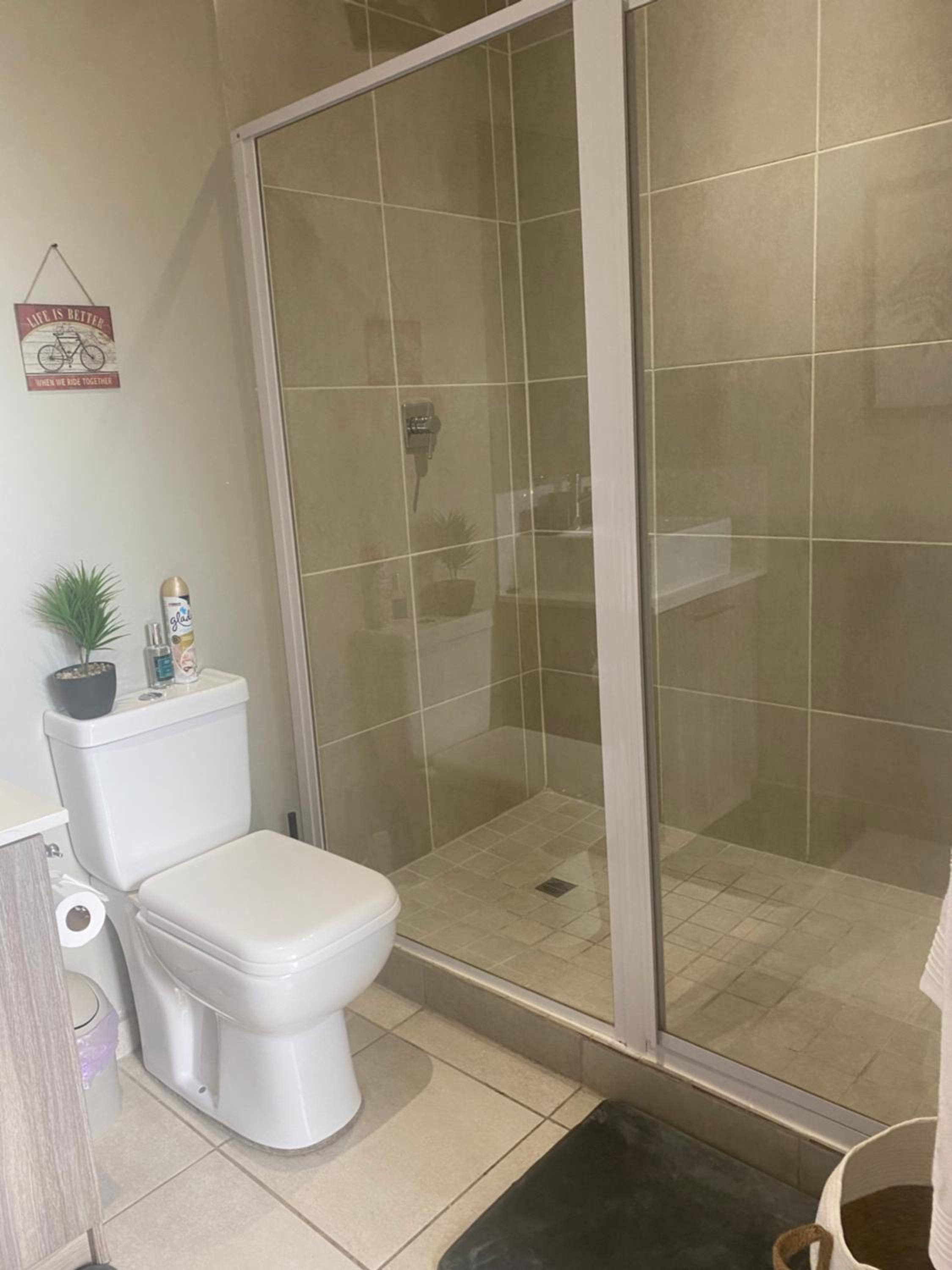 Lovely Rosebank 1-bedroom condo with pool & cinema