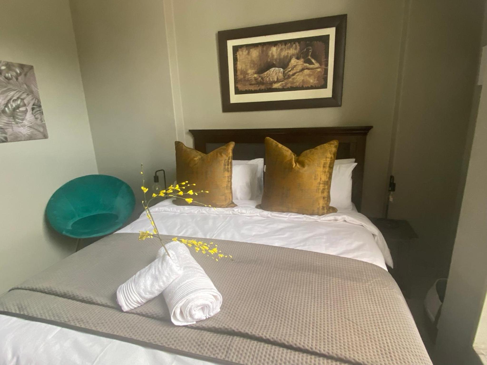 Lovely Rosebank 1-bedroom condo with pool & cinema