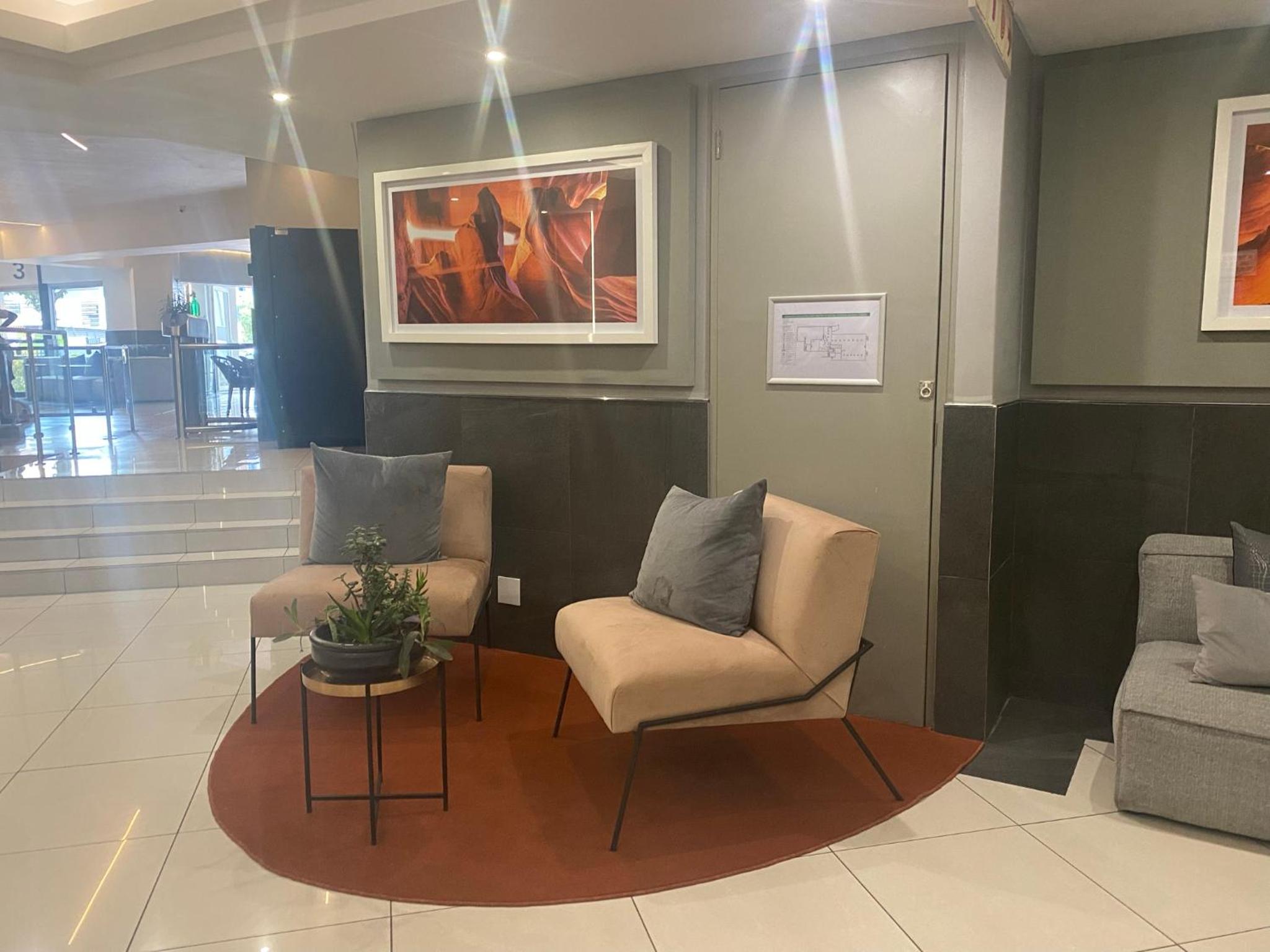 Lovely Rosebank 1-bedroom condo with pool & cinema