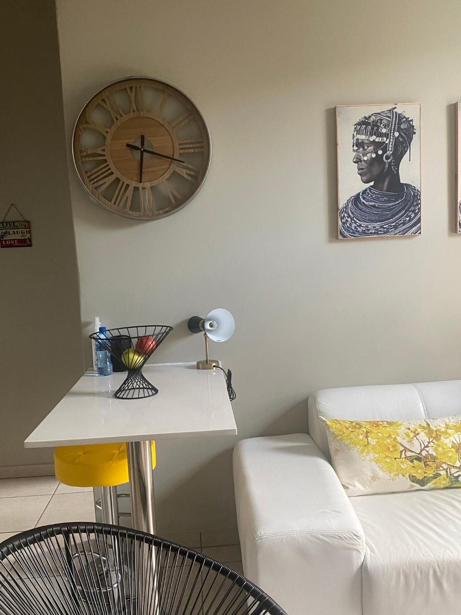 Lovely Rosebank 1-bedroom condo with pool & cinema
