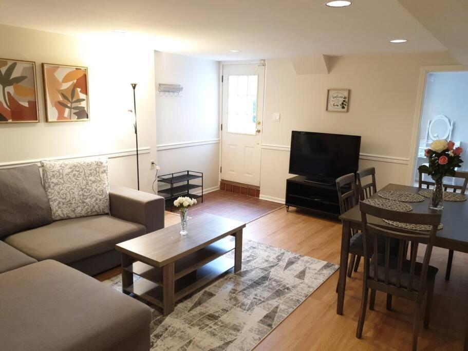 Happy, Cozy, Loving Guest Space in West Vancouver
